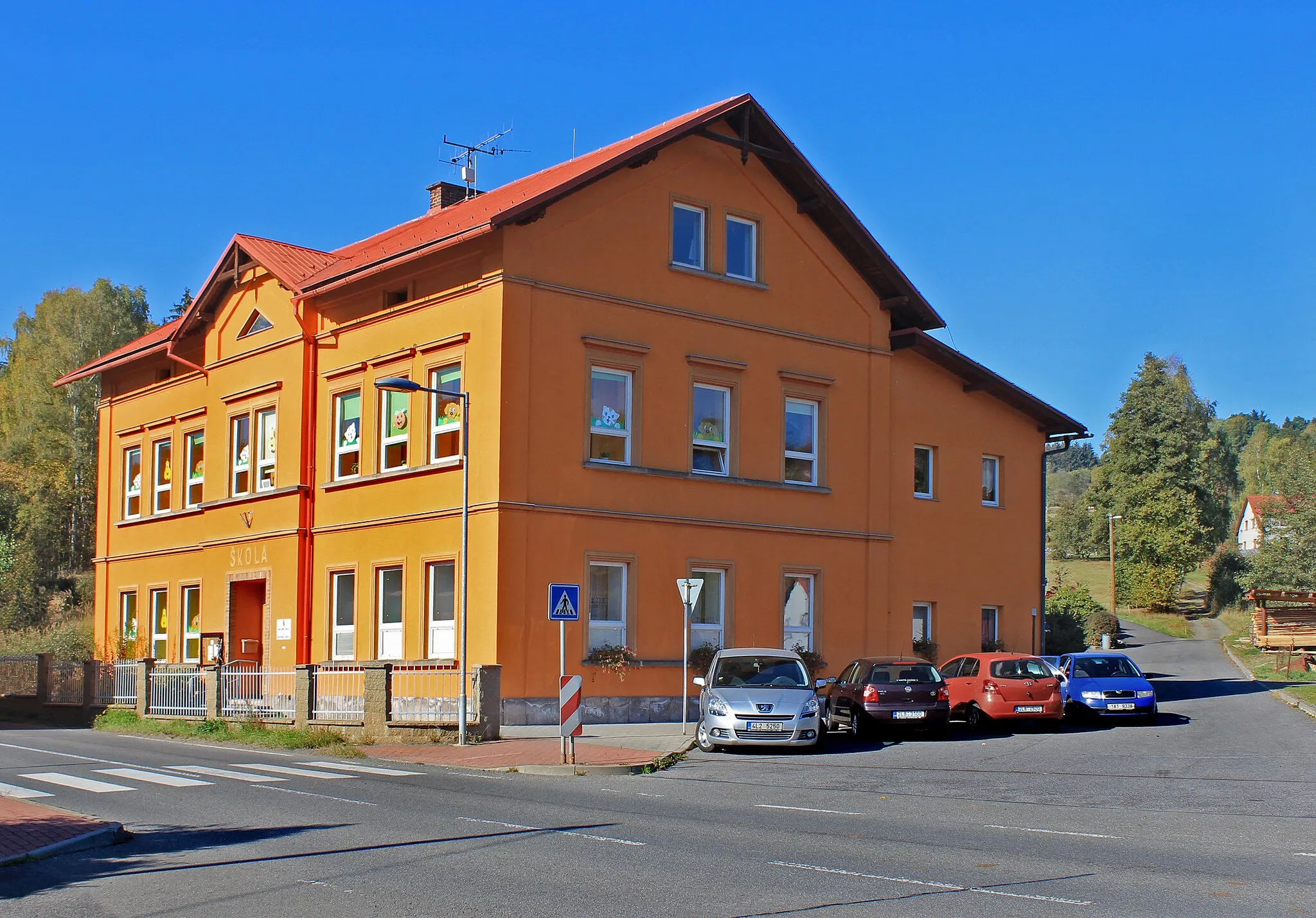 Photo showing: Old school in Slaná, Czech Republic.