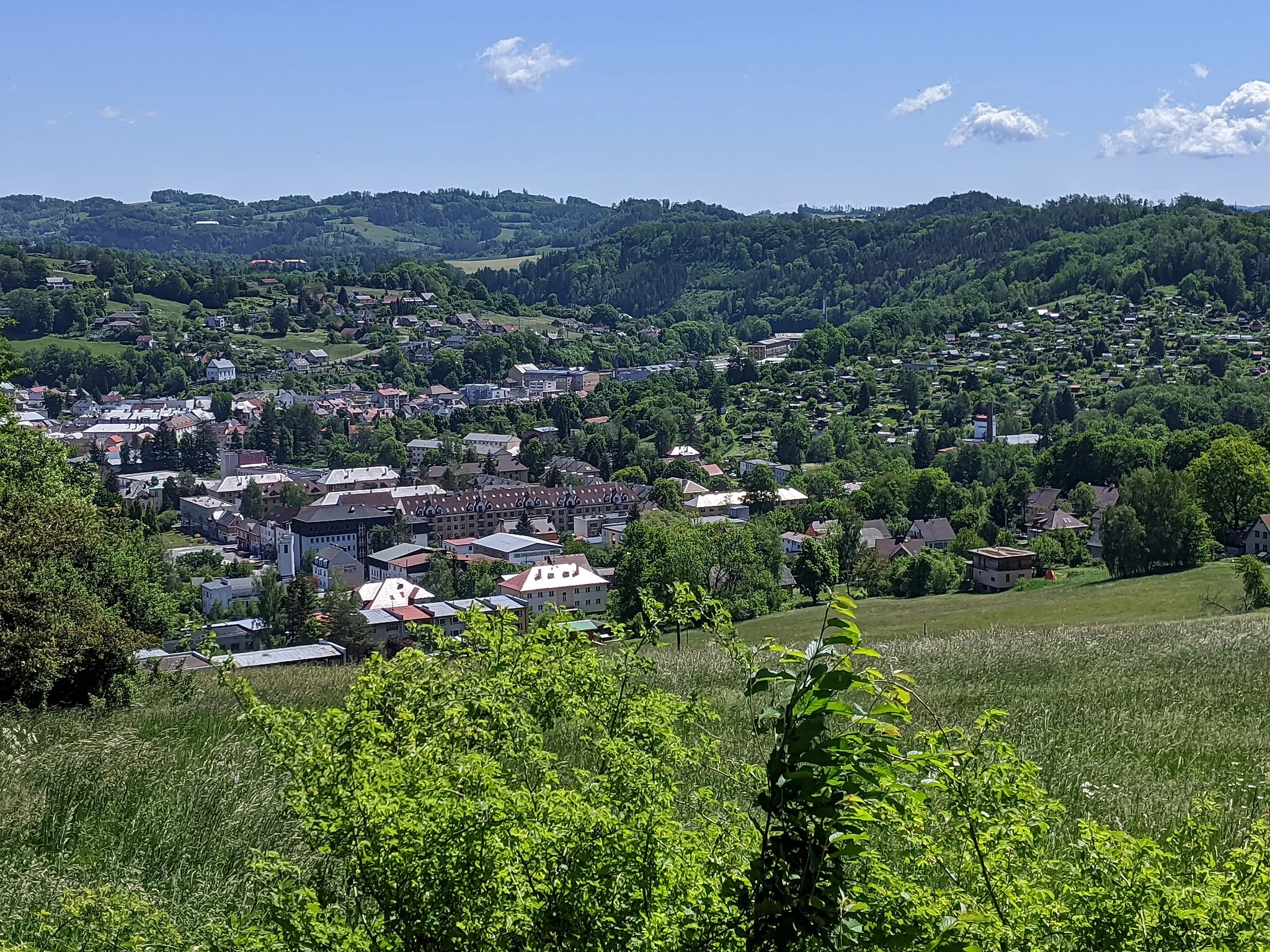 Photo showing: Semily - pohled na město ze svahu Klimberku nad Podmoklicemi (nad ulicí K Lomu)