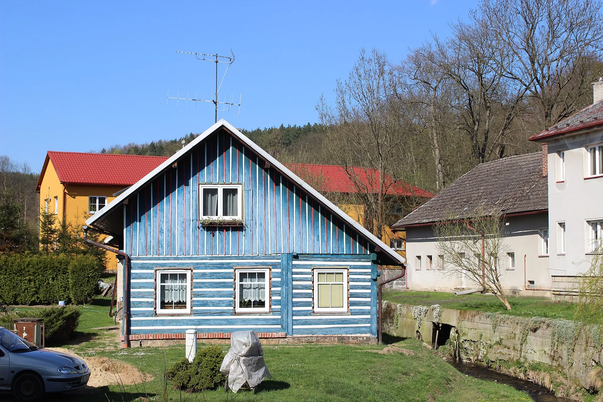 Photo showing: Dům číslo popisné 16 v Sekerkových Loučkách, části Mírové pod Kozákovem.