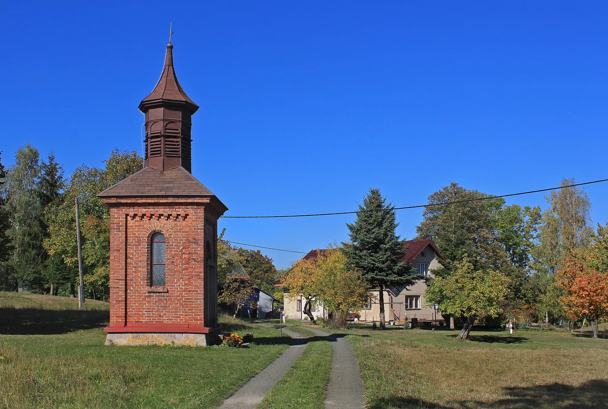Photo showing: Chapel in Lhota, part of Chuchelna, Czech Republic.