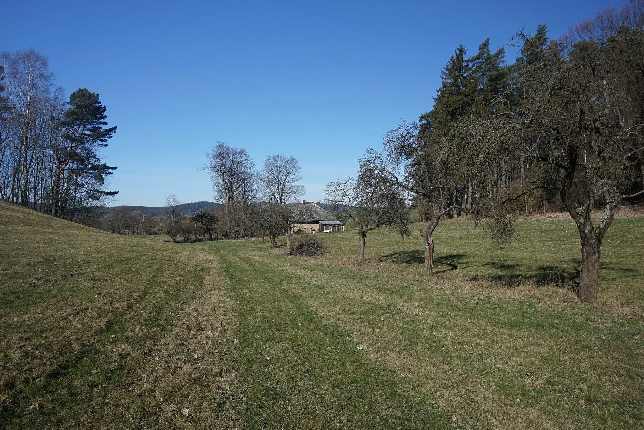 Photo showing: Sobotice - údolíčko u čp. 11, stará cesta do Bílé