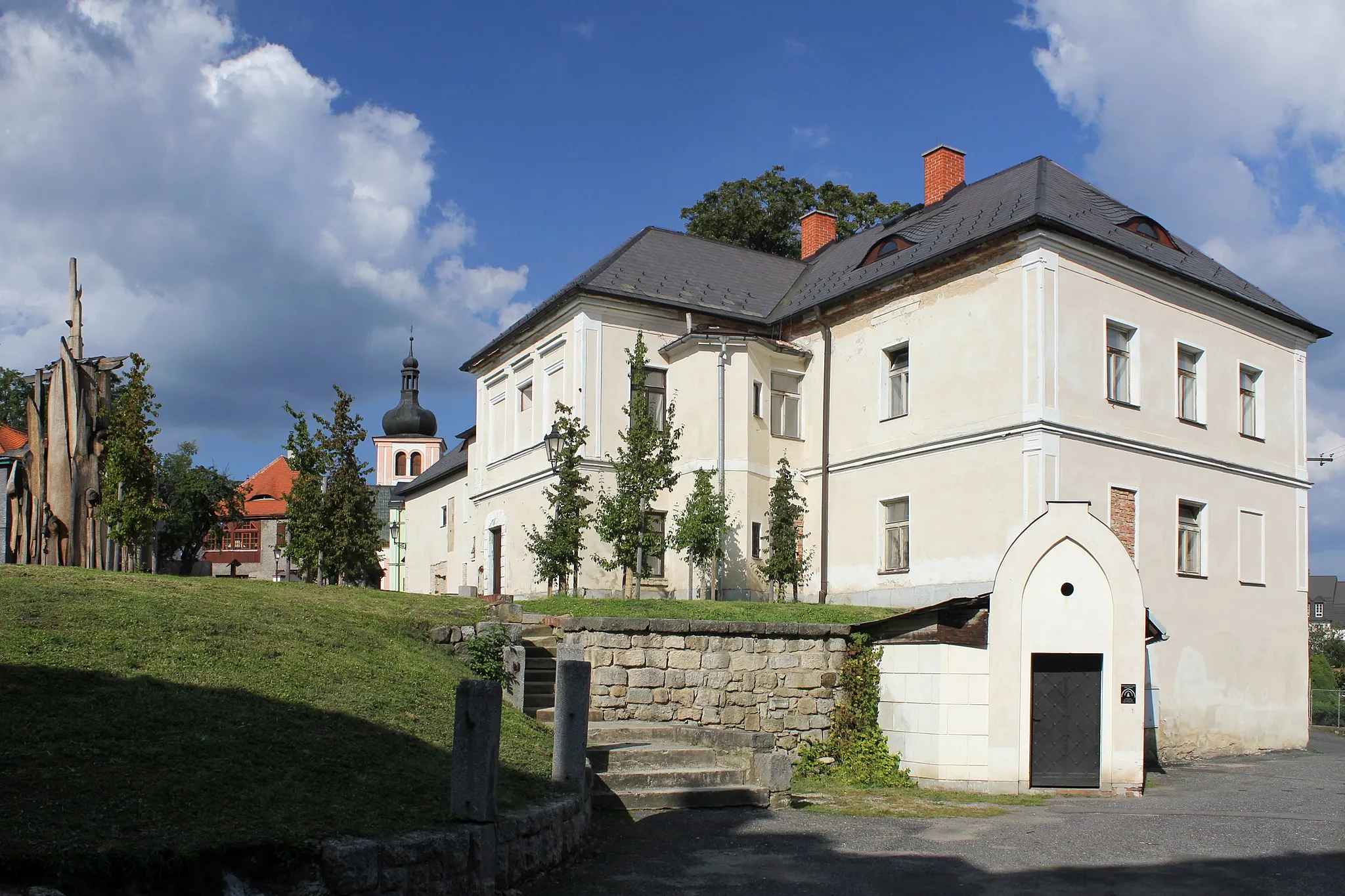Photo showing: Nádvoří johanitské komendy (Rajský dvůr), Český Dub