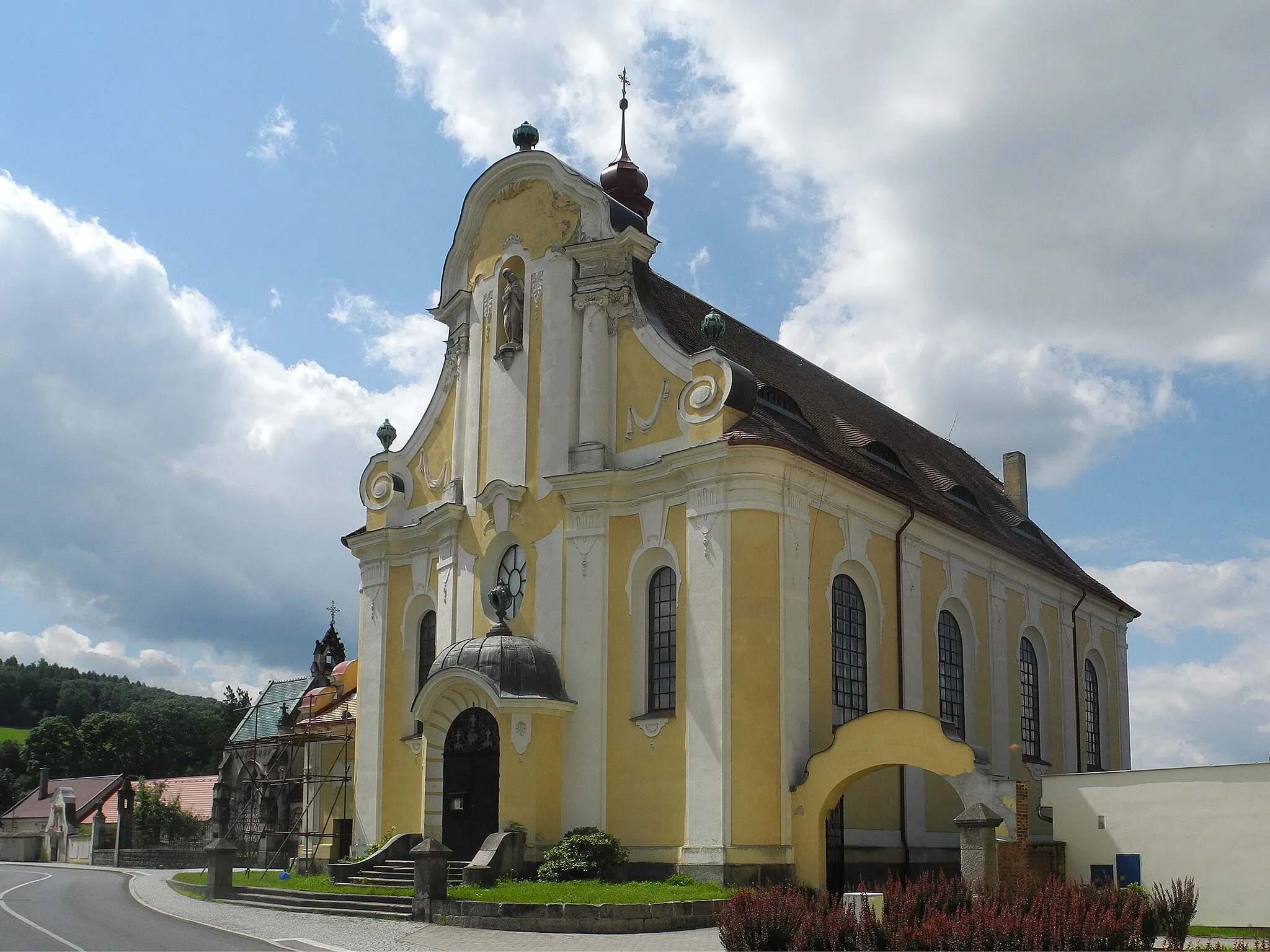 Photo showing: Kirche Mariä Himmelfahrt in Raspenau – Raspenava, Fučíkova; Architekt: Gustav Sachers jr. und Anton Kropf (1906/07)