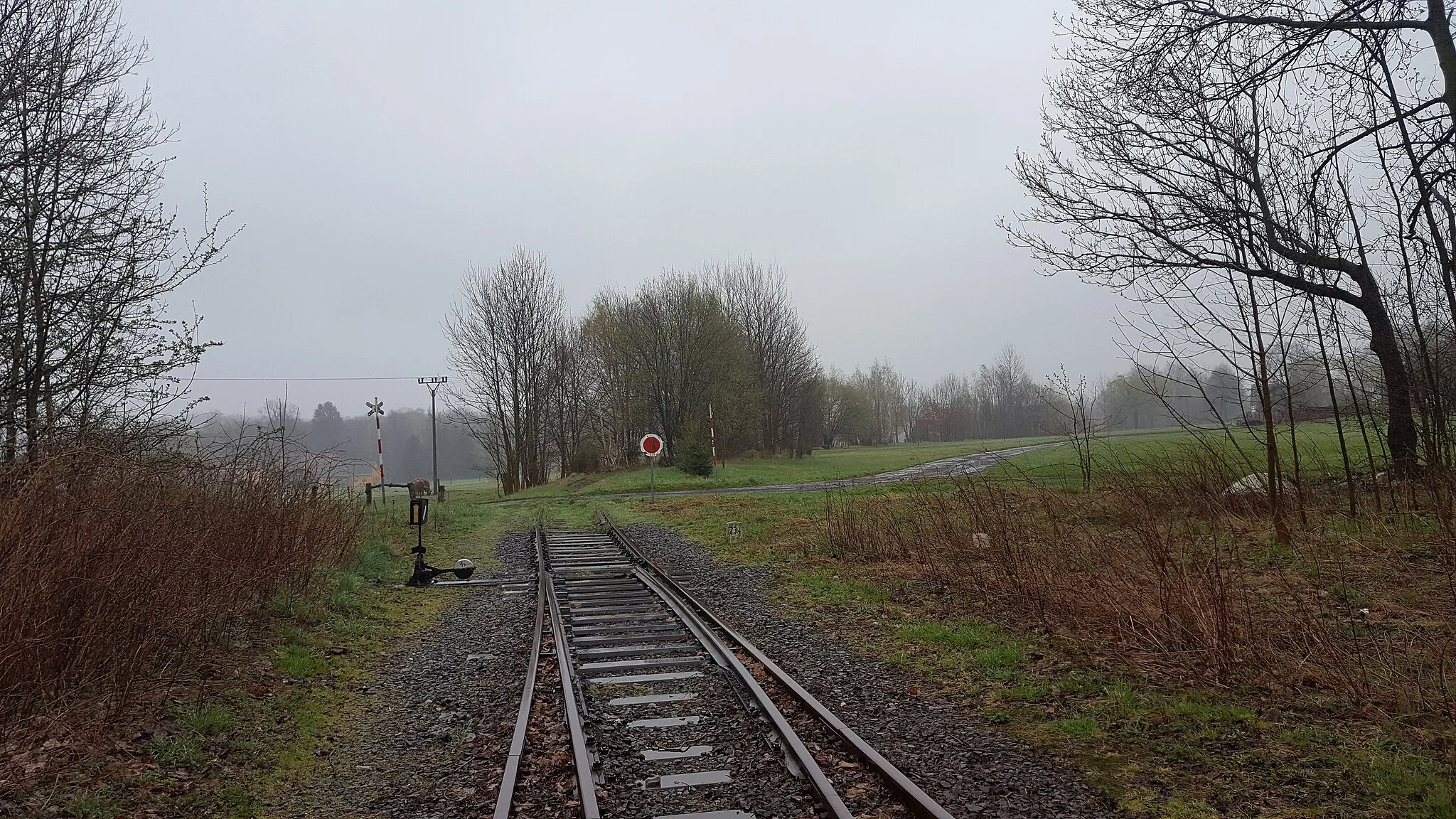 Photo showing: End of track in Jindřichovice pod Smrkem, Czech Republic. Until 1945, trains could continue to present-day Poland.