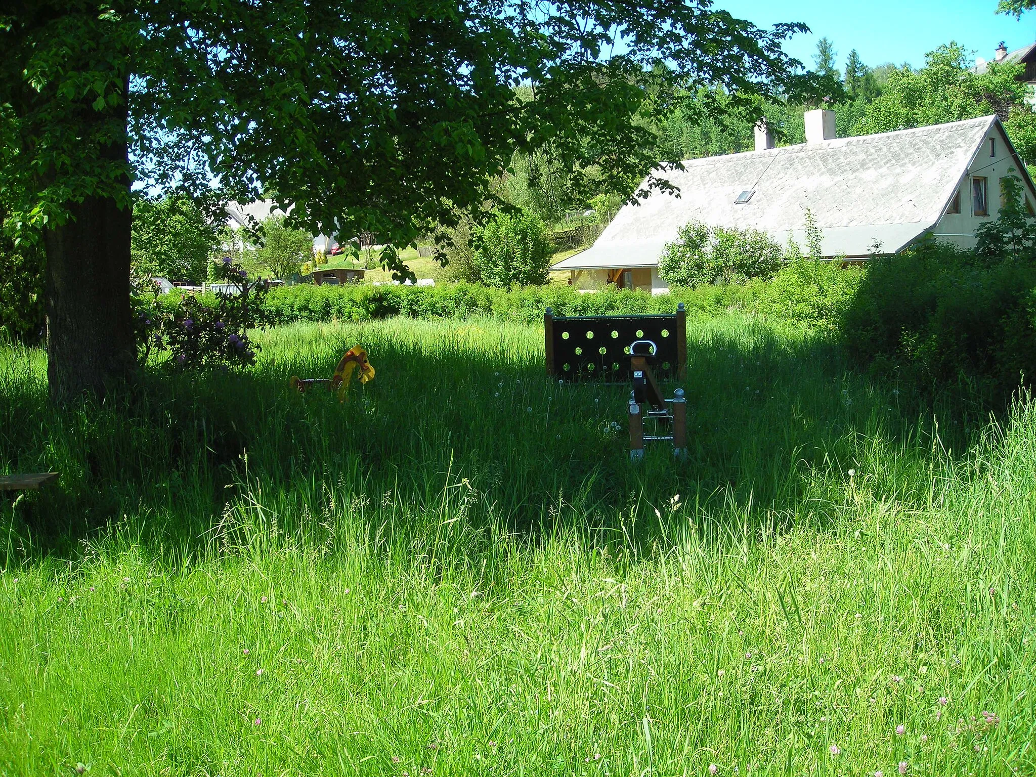 Photo showing: Park na návsi ve vesnici, částí města Jablonné v Podještědí, okres Liberec.