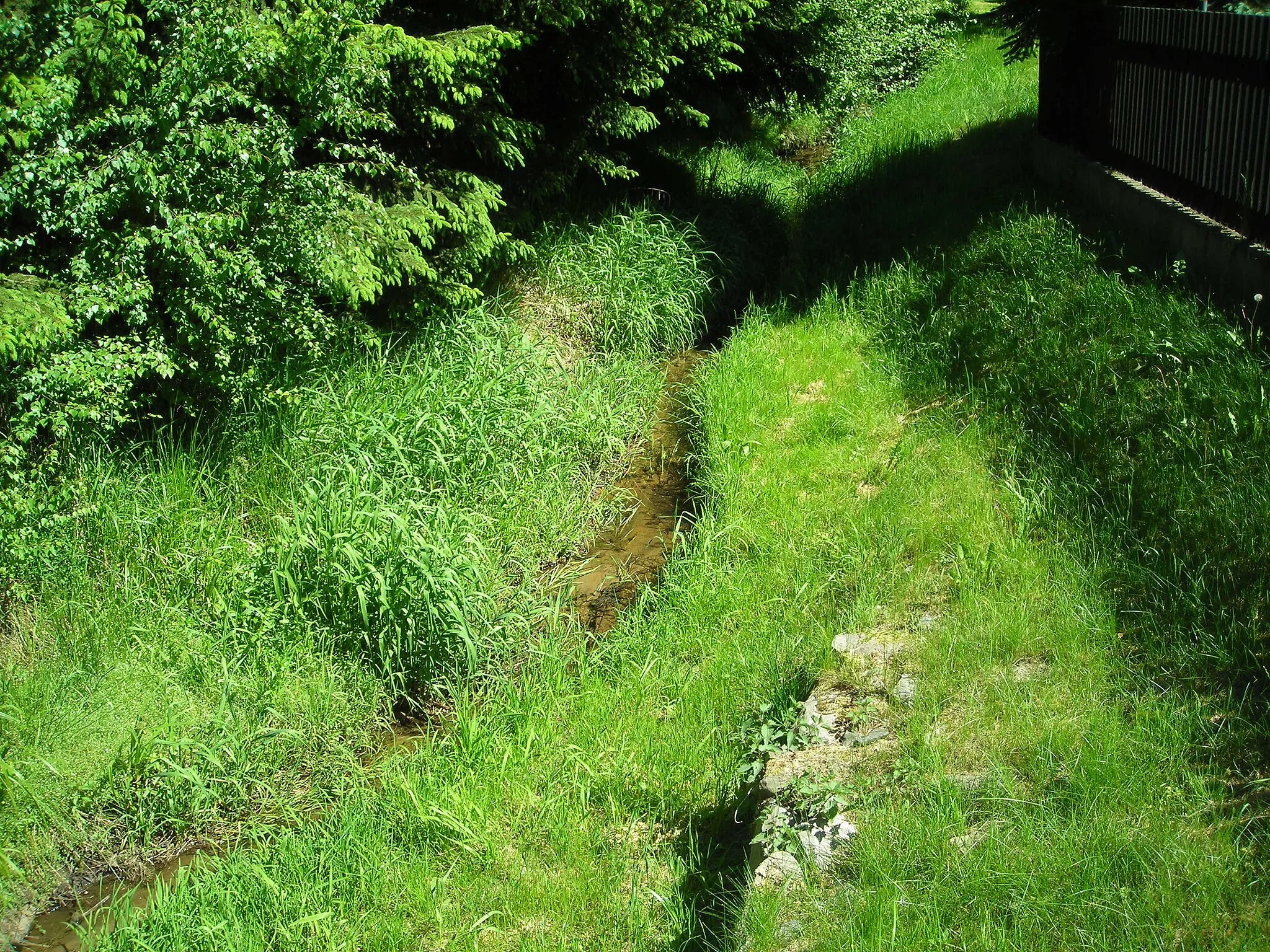 Photo showing: Kněžický potok ve vesnici, částí města Jablonné v Podještědí, okres Liberec.