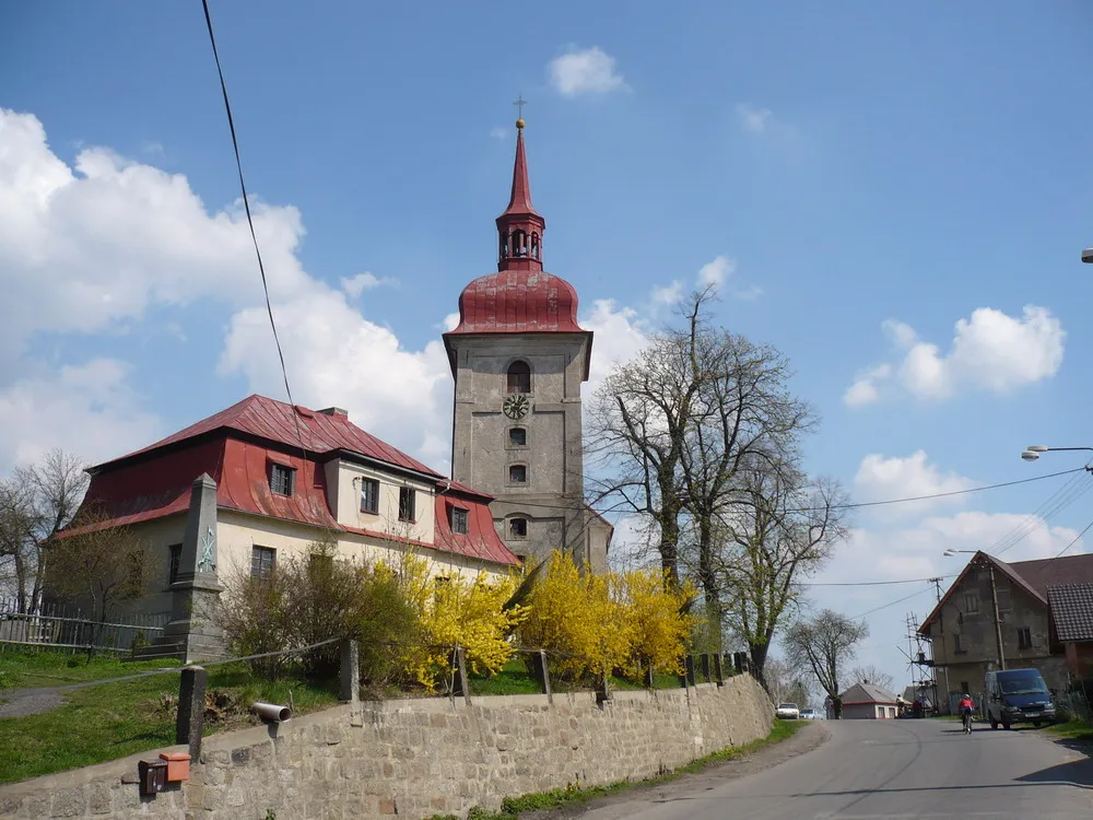 Photo showing: St Lawrence church in Dlouhý Most, Liberec District, Czech Republic.