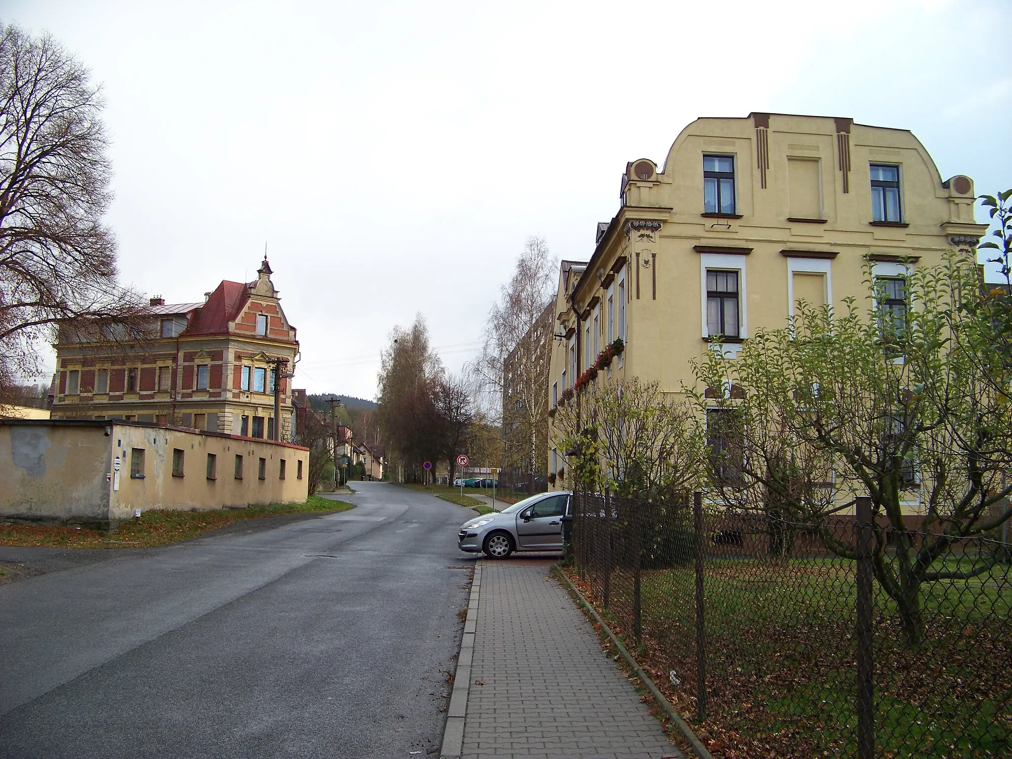 Photo showing: Chrastava-Dolní Chrastava and Chrastava II, Liberec District, Liberec Region, Czech Republic. Andělohorská 56, Lipová 393.