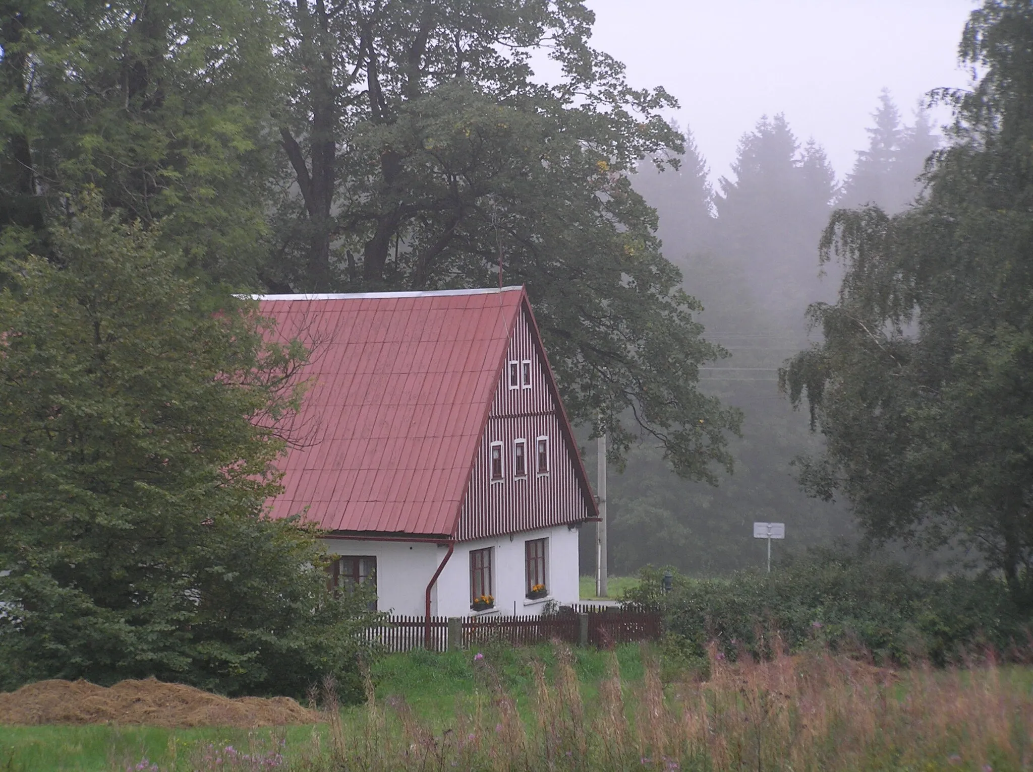 Photo showing: Dolní Černá Studnice (stará chalupa)