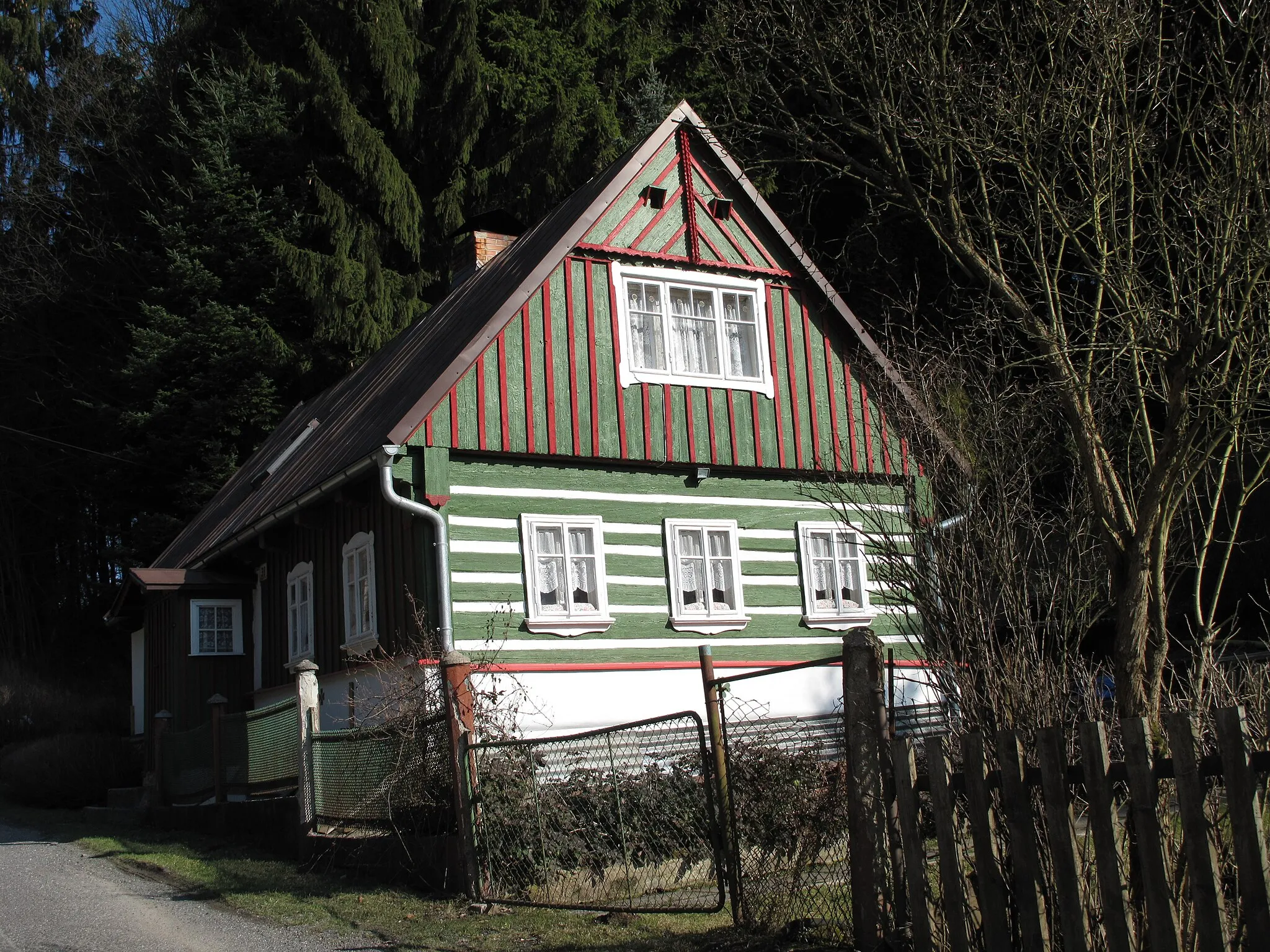 Photo showing: Roubenka v Jindřichově. Okres Jablonec nad Nisou, Česká republika.