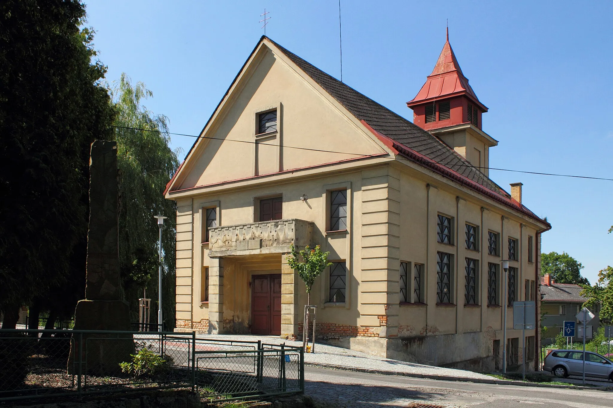 Photo showing: Jenišovice, Sbor krále Jiřího z Poděbrad – farní kostel Církve československé husitské