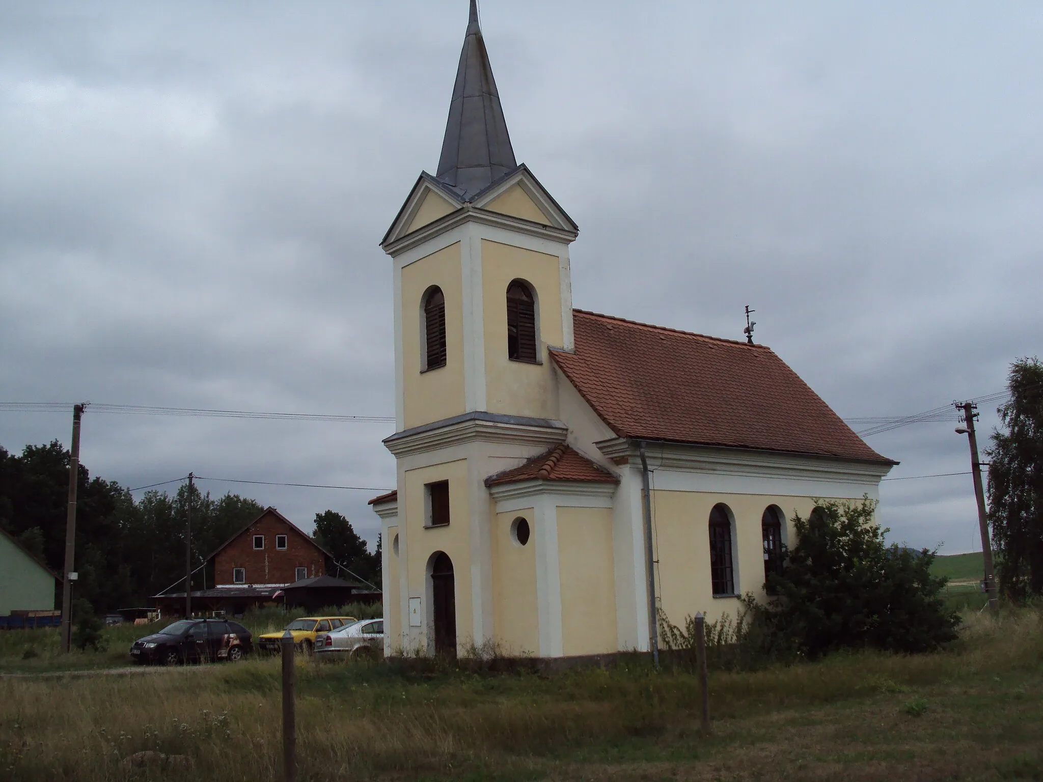 Photo showing: Kostelík v Heřmaničkách, východní část České Lípy