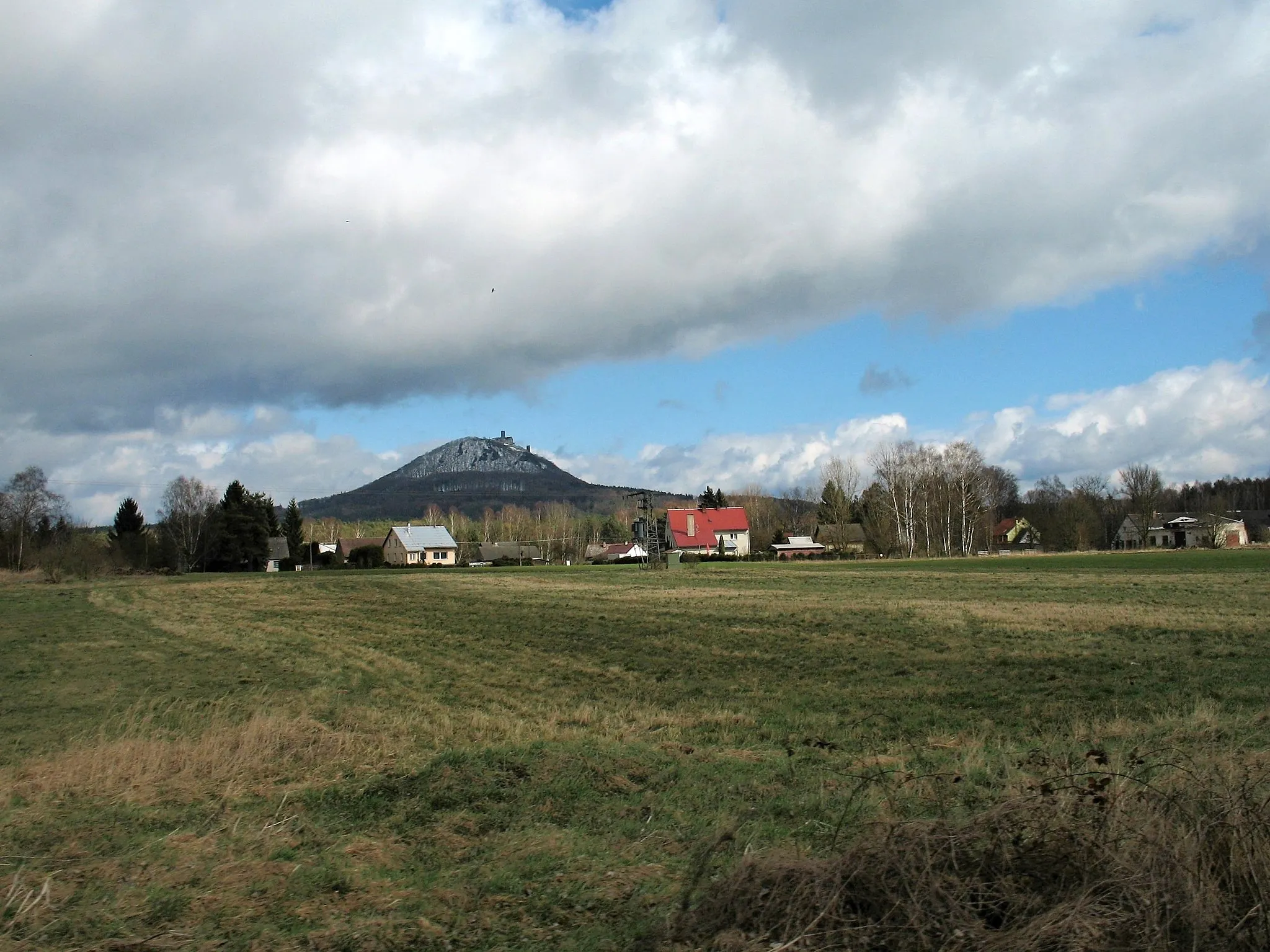Photo showing: View of Bezděz from Obora village