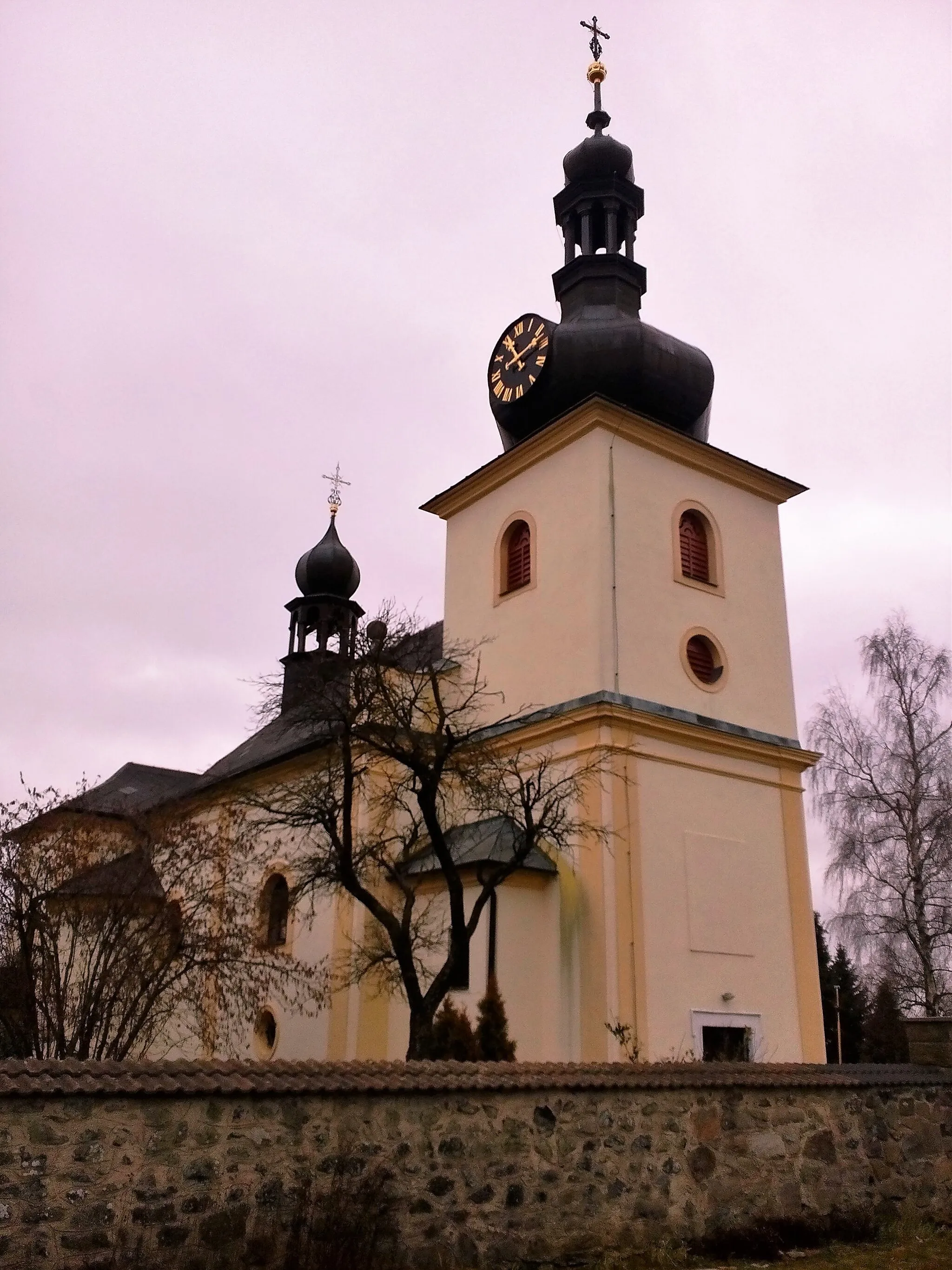 Photo showing: Barokní kostel sv. Václava v obci Malá Bukovina na Děčínsku.