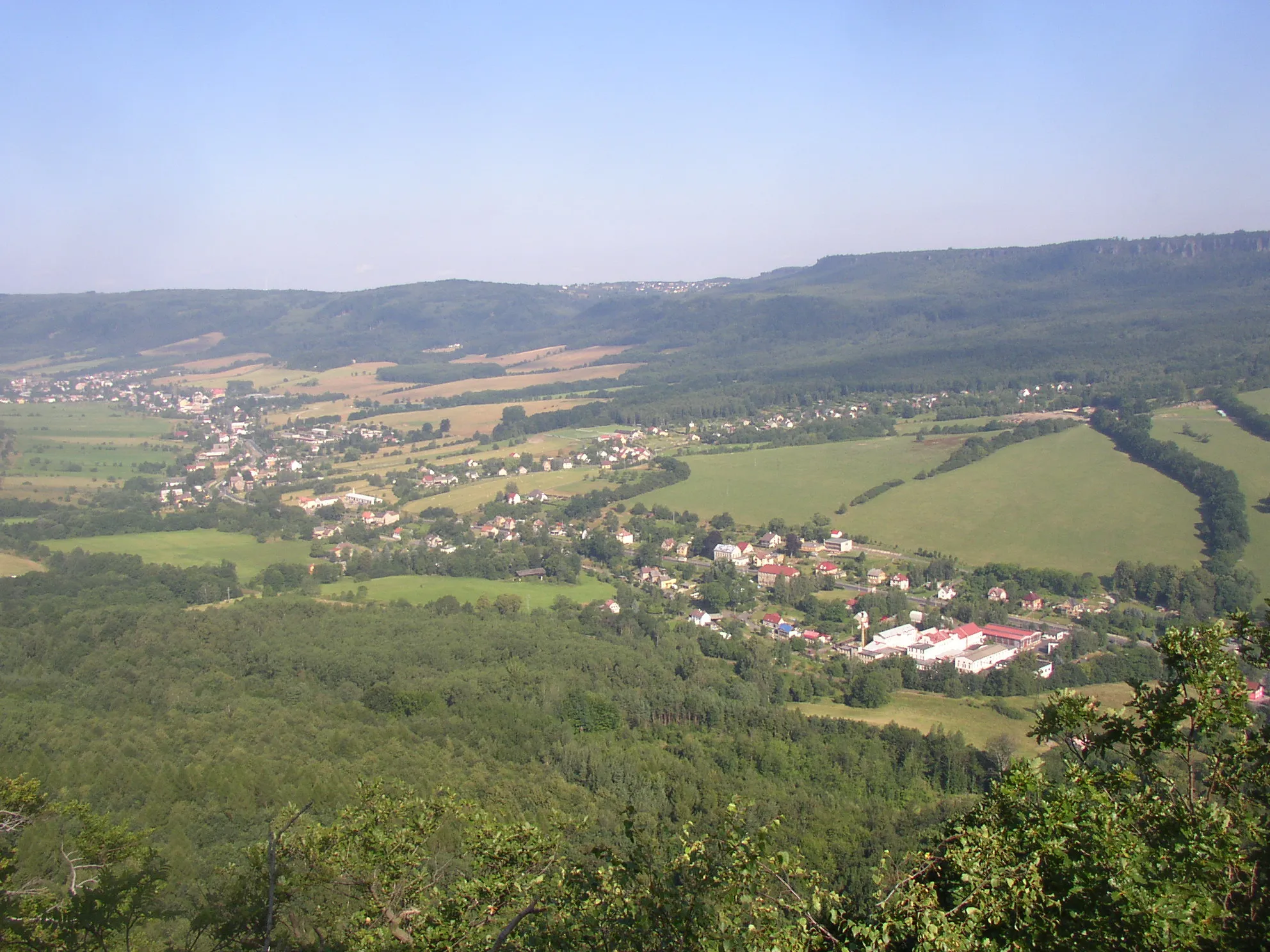 Photo showing: Valley of Jílovský potok between Libouchec and Jílové, Czech Republic.