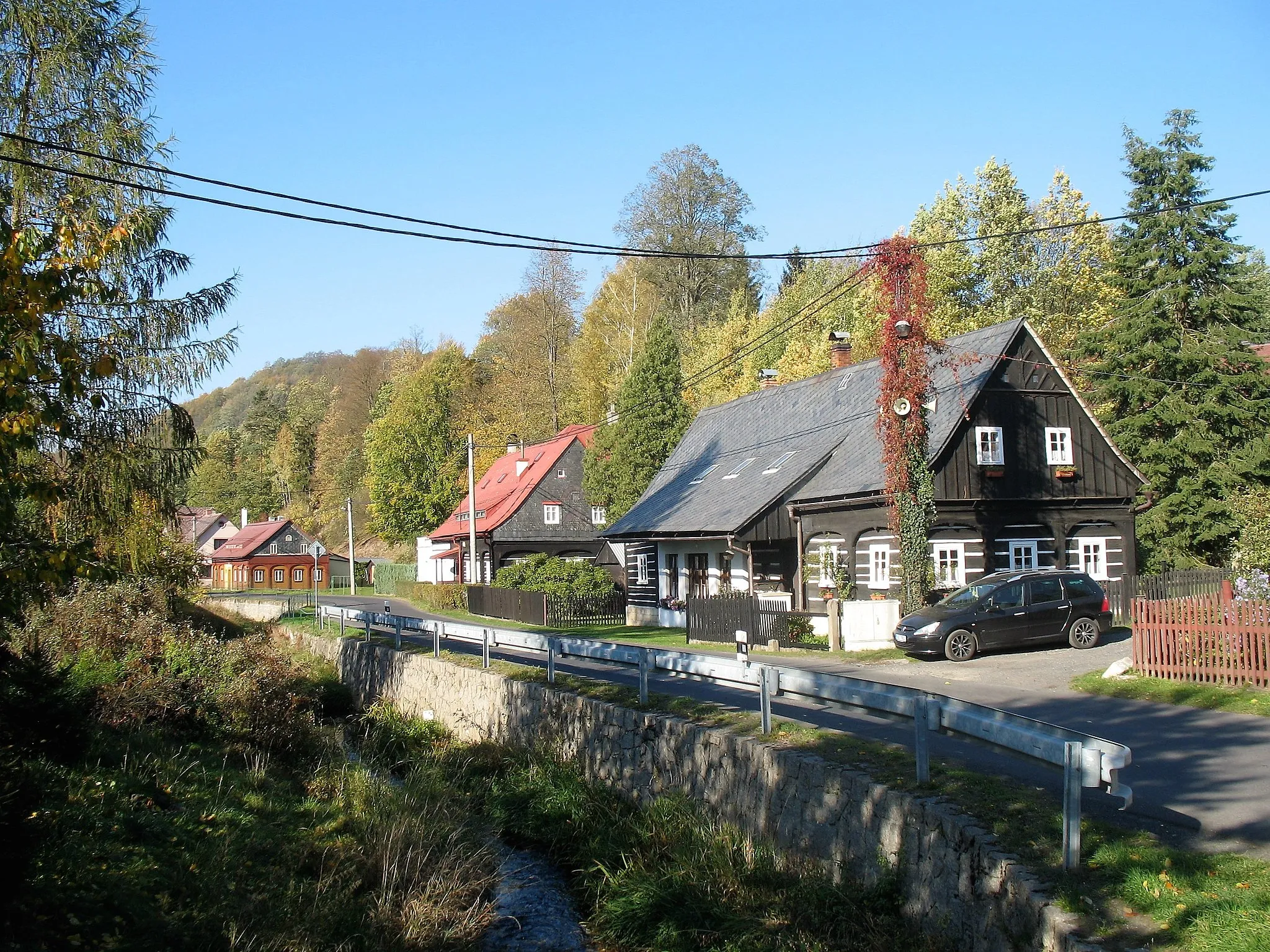 Photo showing: Domy v dolní části Dolní Chřibské (Chřibská, okres Děčín)