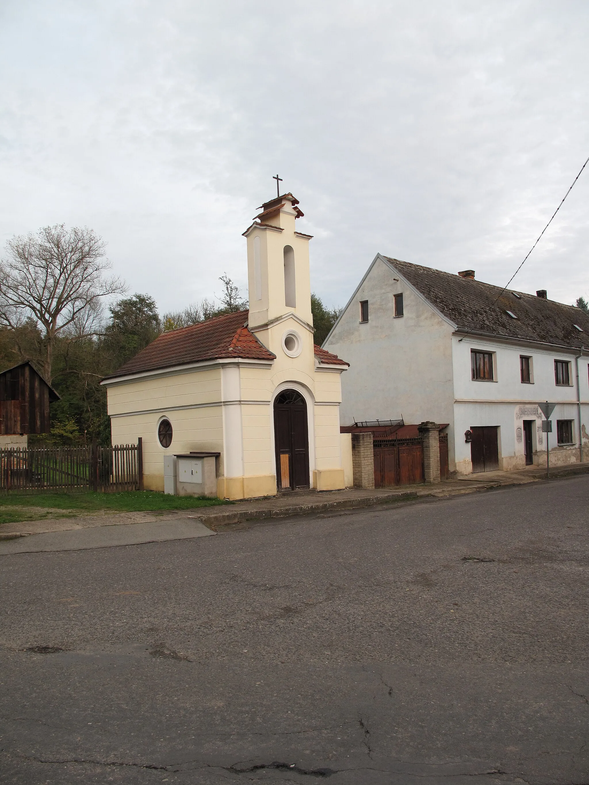 Photo showing: Chapelin Snědovice. District of Litoměřice, Czech Republic.