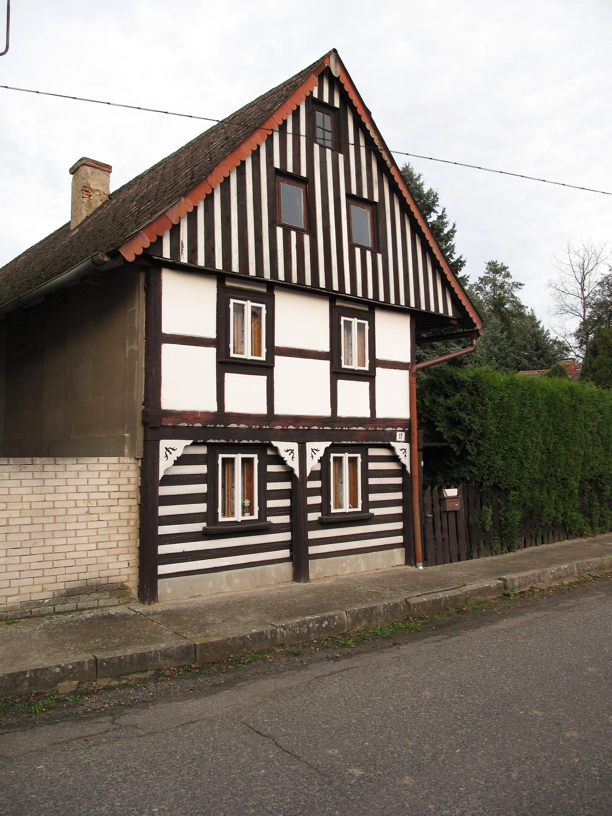 Photo showing: Half-timbered housein Snědovice. District of Litoměřice, Czech Republic.