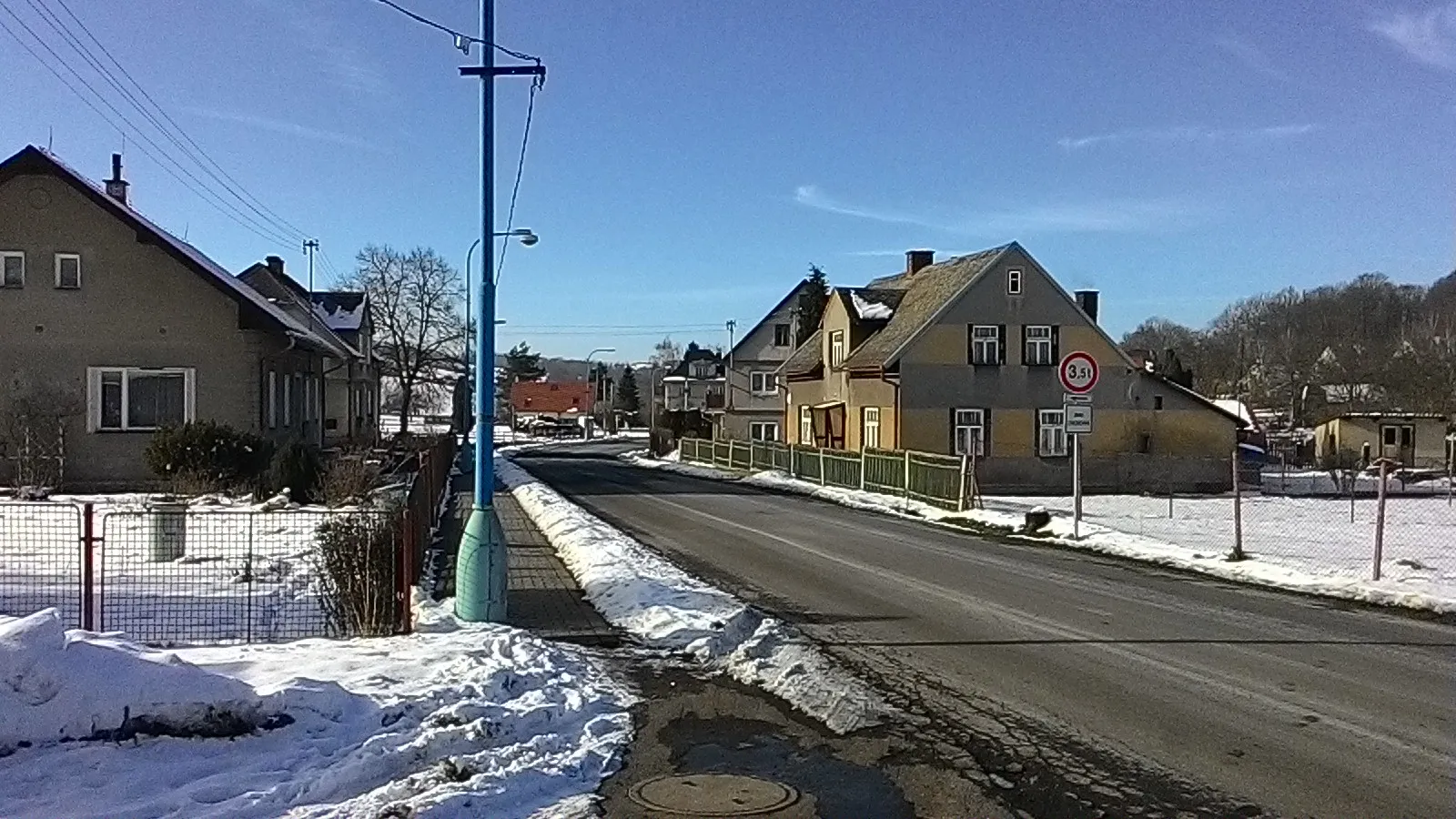 Photo showing: Main road in the village of Lovečkovice, Ústí nad Labem Region, CZ