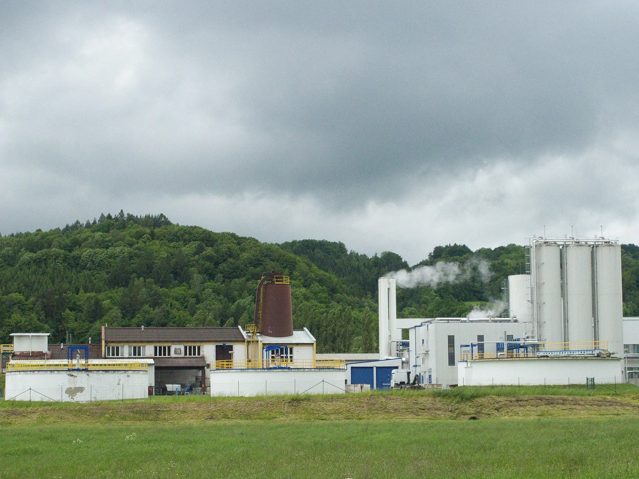 Photo showing: Olšany cigarette paper factory