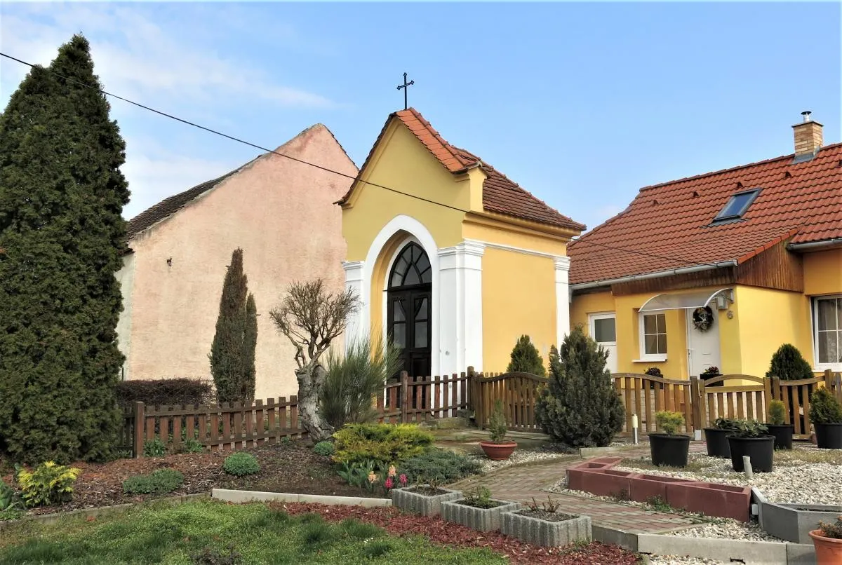 Photo showing: Chapel in Kmetiněves in Kladno District – entry no. 44013.