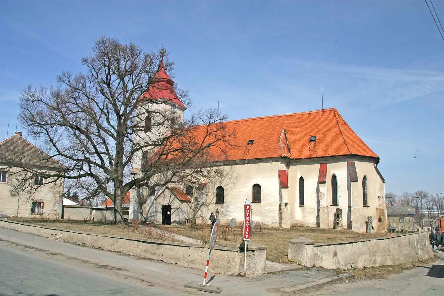 Photo showing: Památná lípa malolistá u kostela Svatého Prokopa v Žiželicích