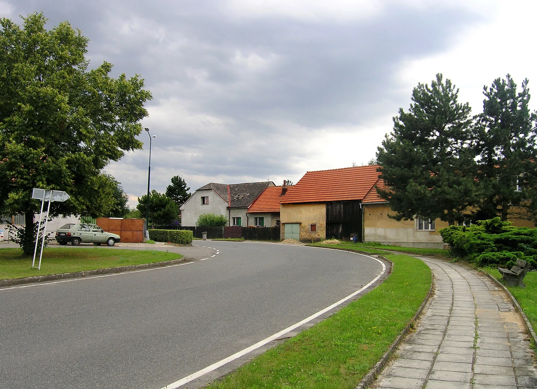 Photo showing: Road to Kolín in Volárna village, Czech Republic