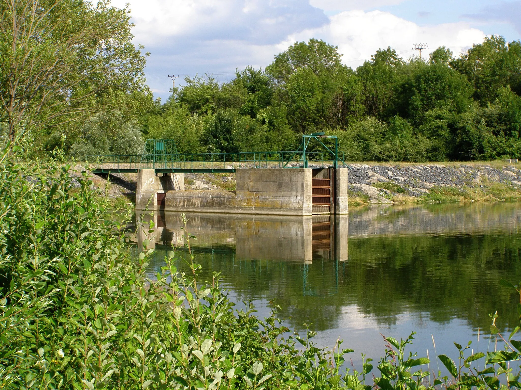 Photo showing: Kutná Hora, část Neškaredice, rybník Neškaredice, hráz