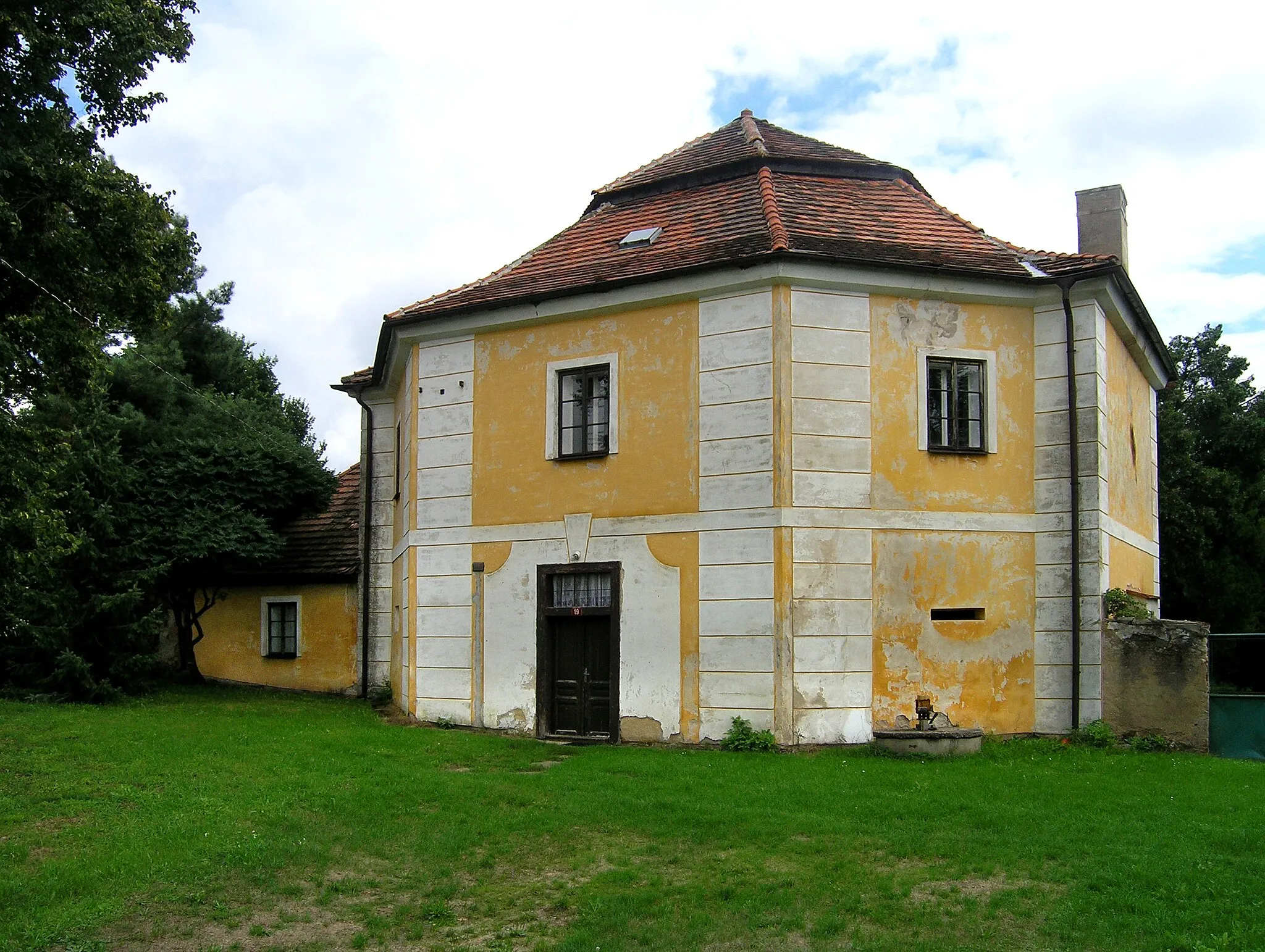 Photo showing: Small castle in Horušice, Czech Republic