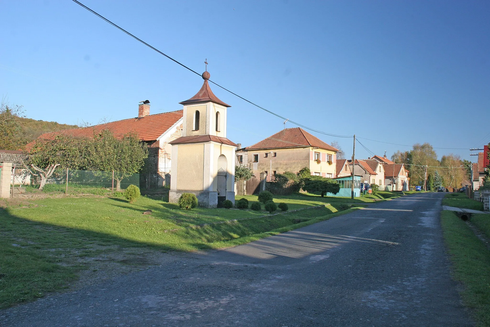 Photo showing: Brambory kaple
Camera location 49° 58′ 41.31″ N, 15° 28′ 10.47″ E View this and other nearby images on: OpenStreetMap 49.978142;   15.469576

This file was created as a part of the photographic program of Wikimedia Czech Republic. Project: Foto českých obcí The program supports Wikimedia Commons photographers in the Czech Republic.