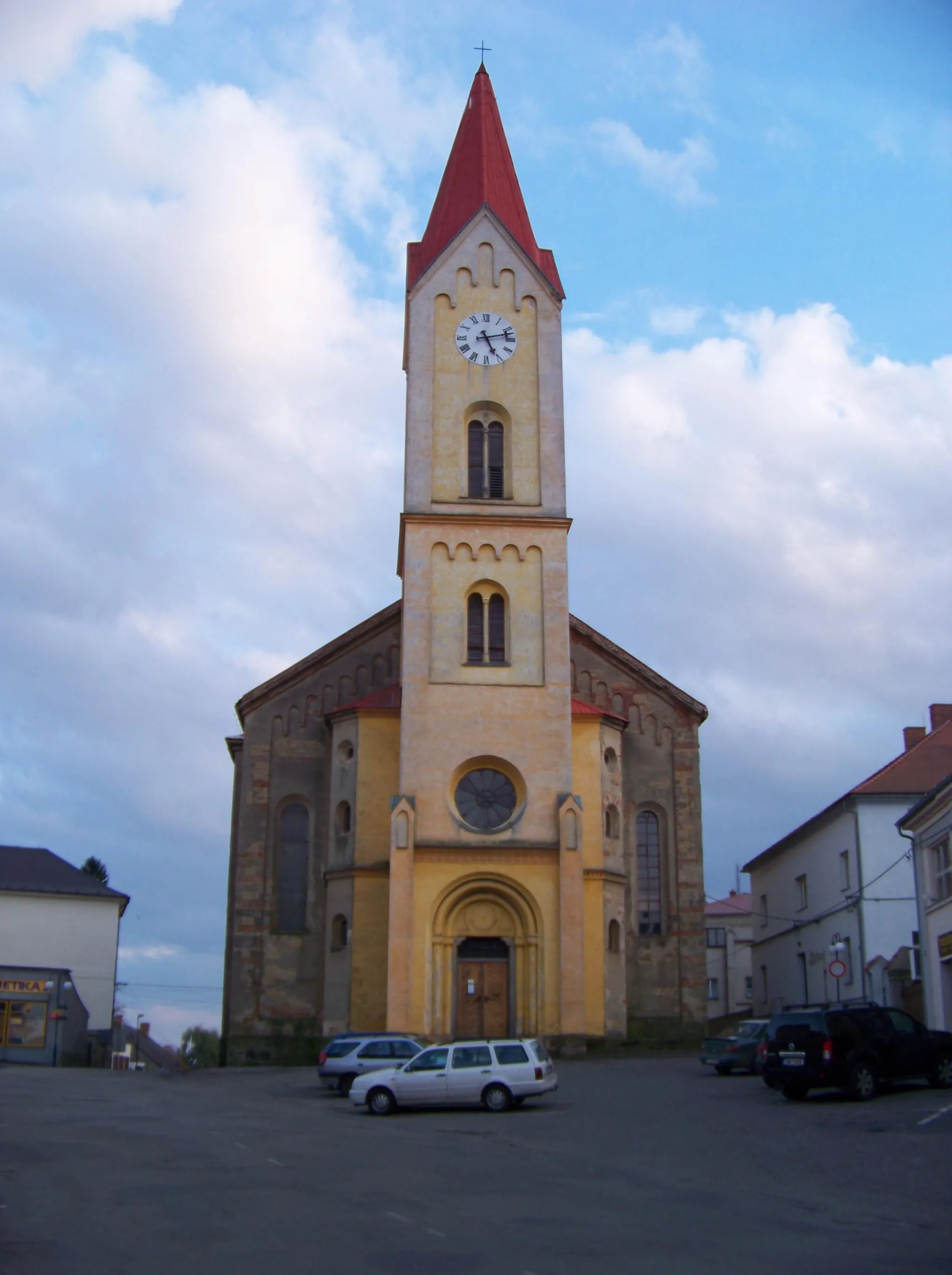 Photo showing: Mšeno, Mělník District, Central Bohemian Region, the Czech Republic. Masarykova street, Saint Martin Church.