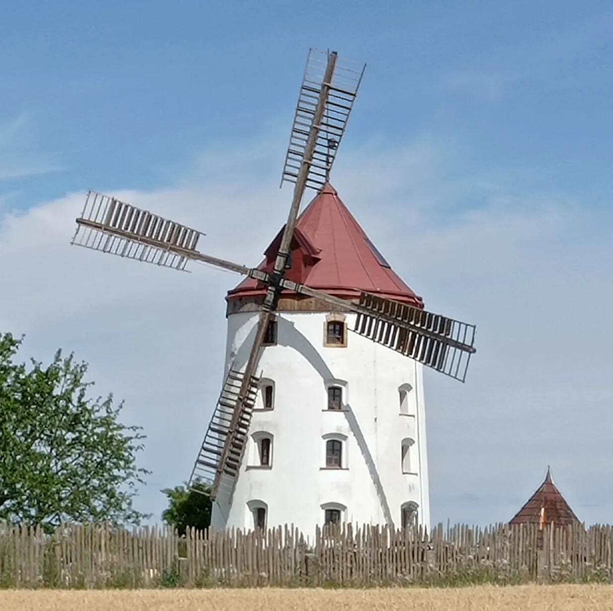 Photo showing: Windmill in Vrátno, Mladá Boleslav District, Central Bohemian Region, Czechia