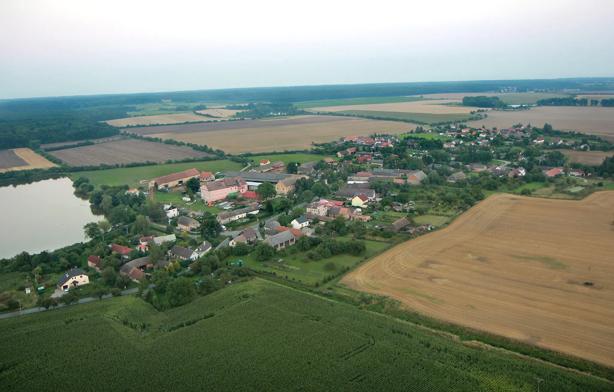 Photo showing: North view of Pěčice village, Czech Republic