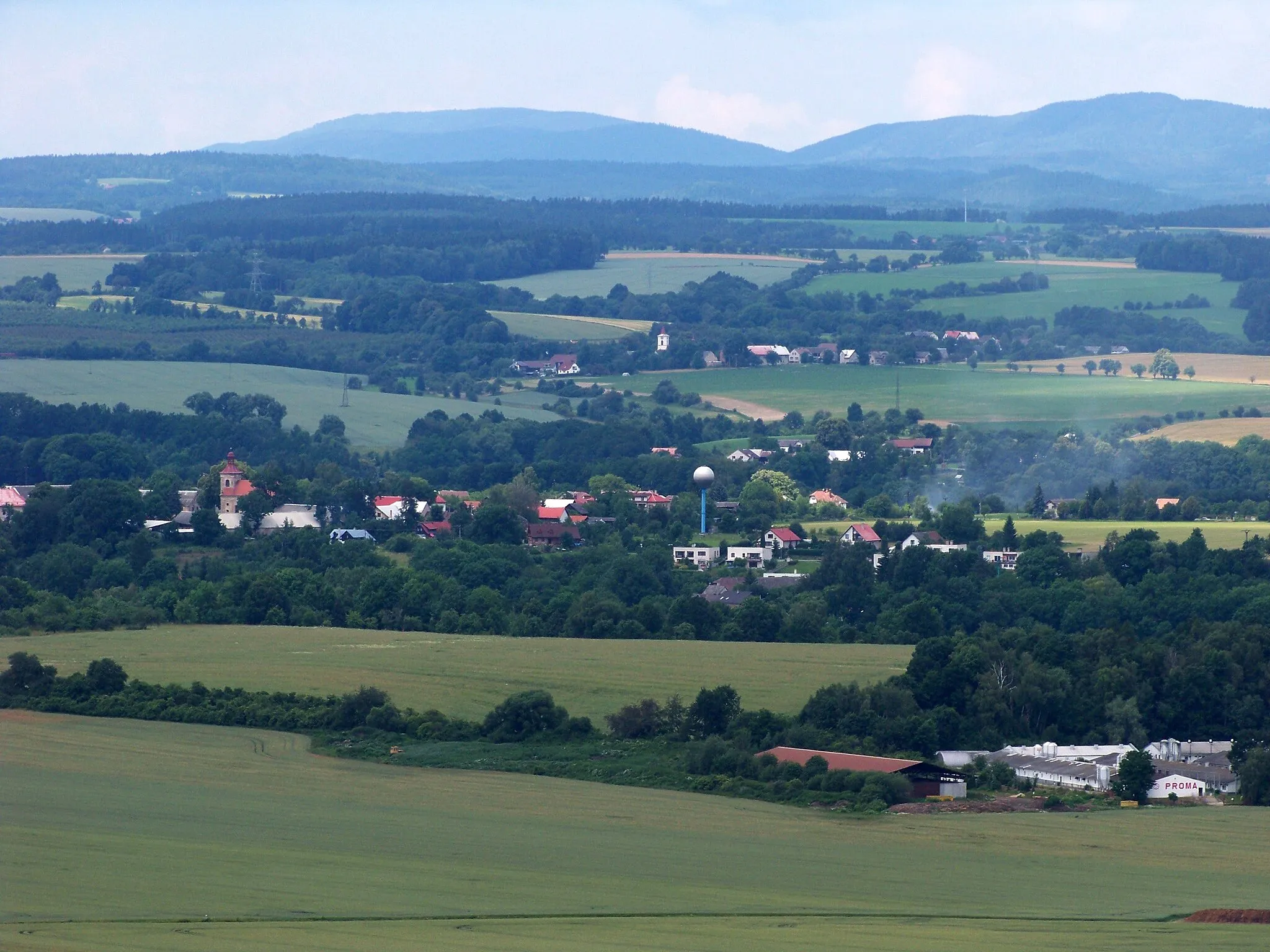 Photo showing: View of Loukovec, Koryta and Sezemice from Drábské světničky, Mladá Boleslav District, Central Bohemian Region, the Czech Republic.