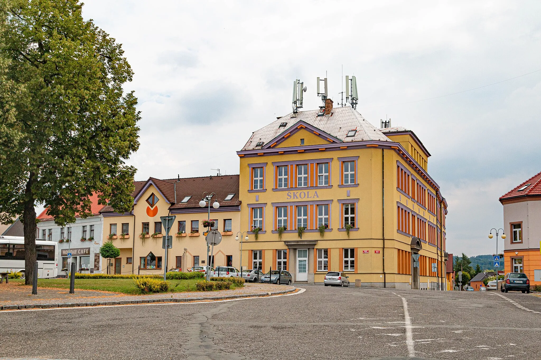 Photo showing: základní škola T. G. Masaryka v Dolním Bousově