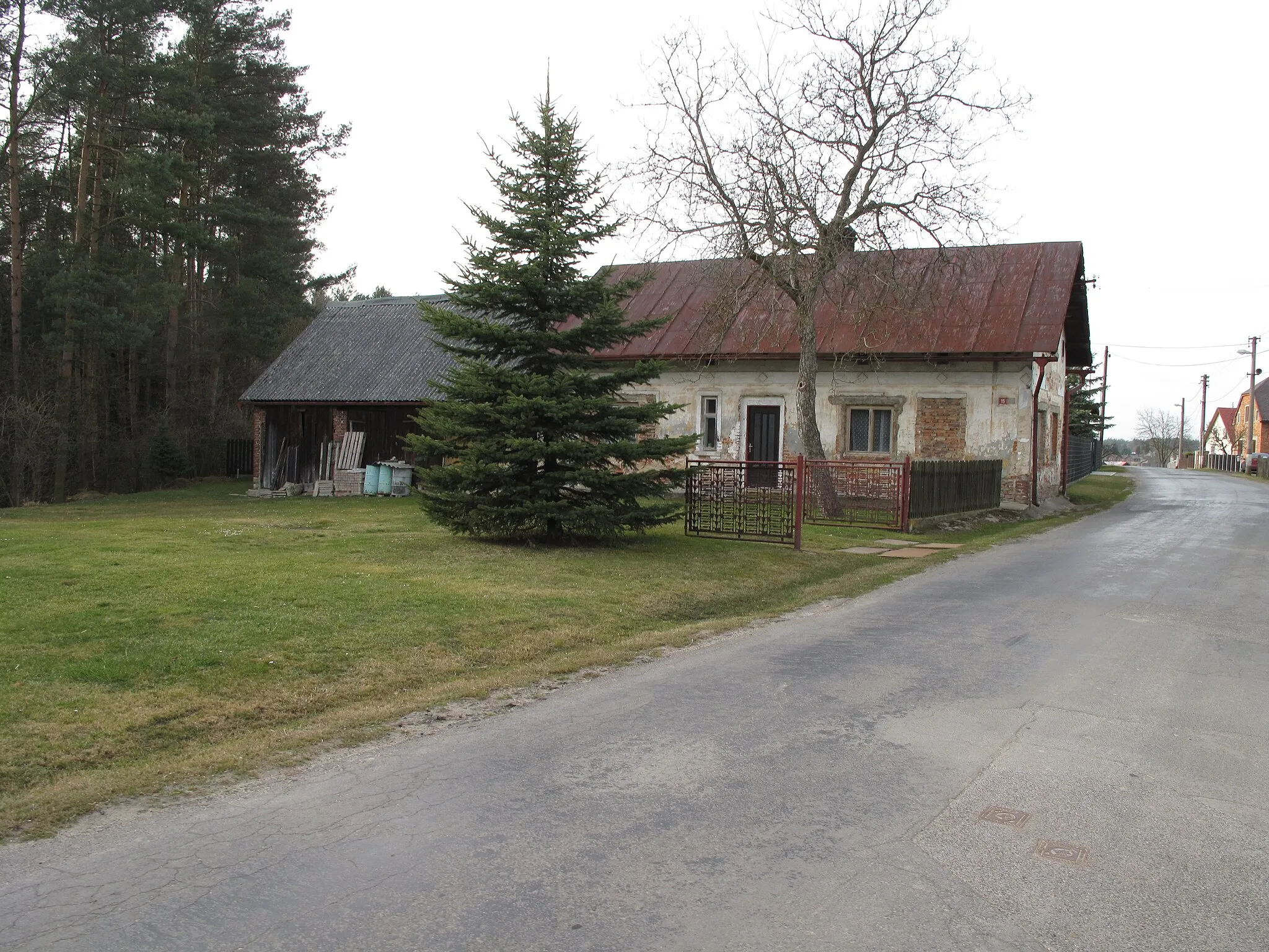 Photo showing: Cottagein Rostkov. District of Mladá Boleslav, Czech Republic.