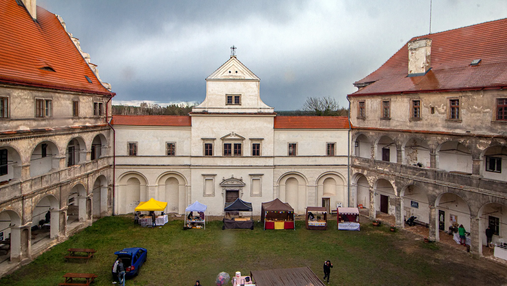 Photo showing: Zámek Bělá pod Bezdězem