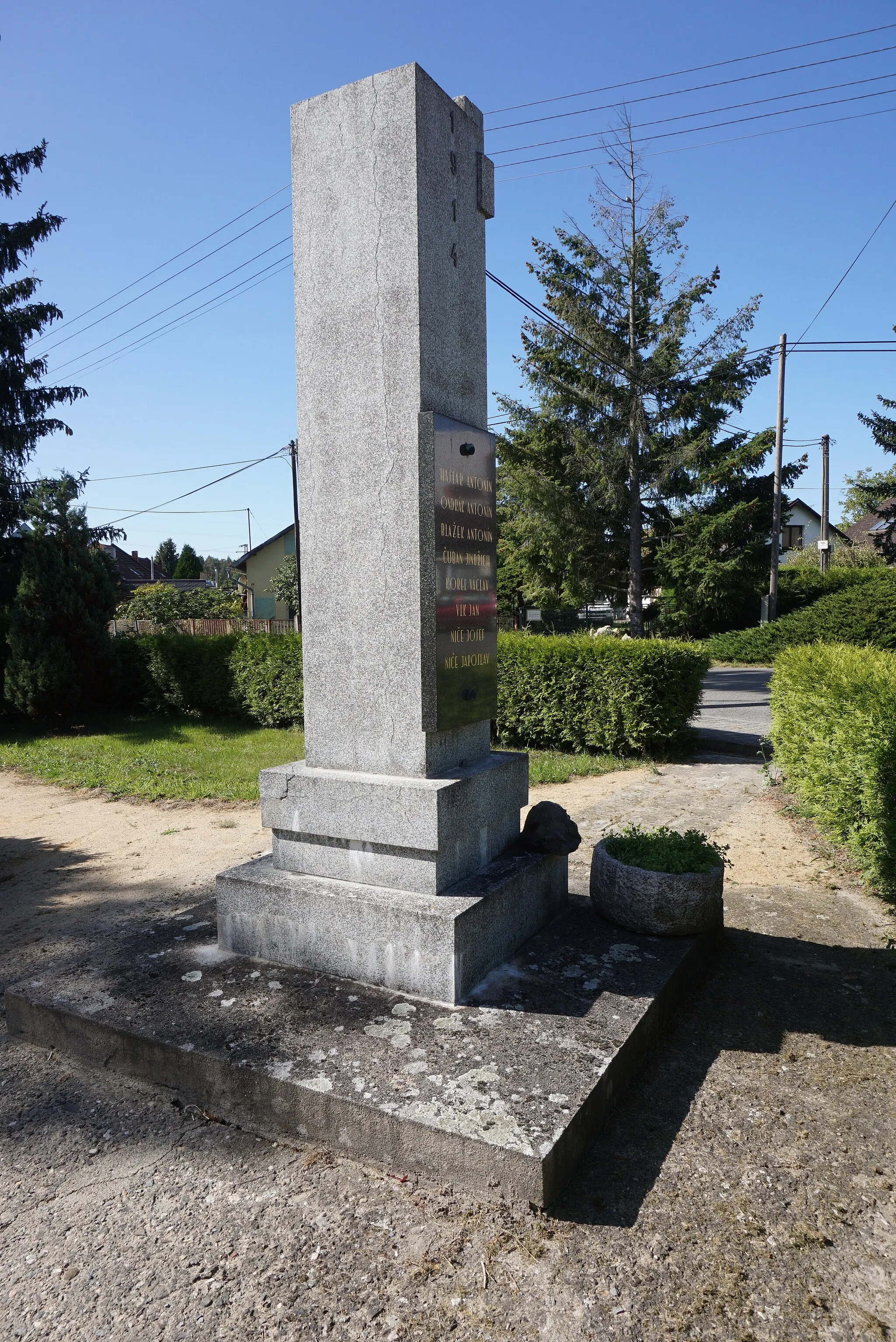 Photo showing: Bítouchov (u Bakova n. Jizerou) - pomník padlým na rozcestí jižně od čp. 40