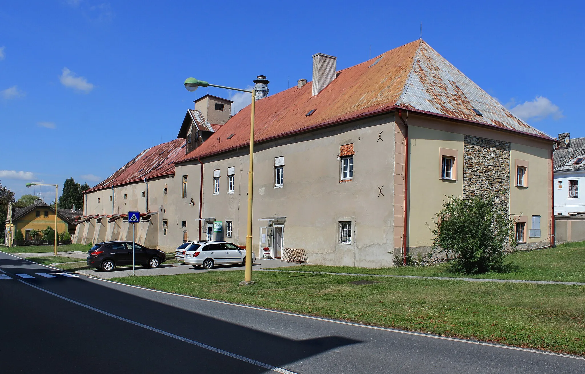 Photo showing: Old malt-house in Dymokury, Czech Republic.