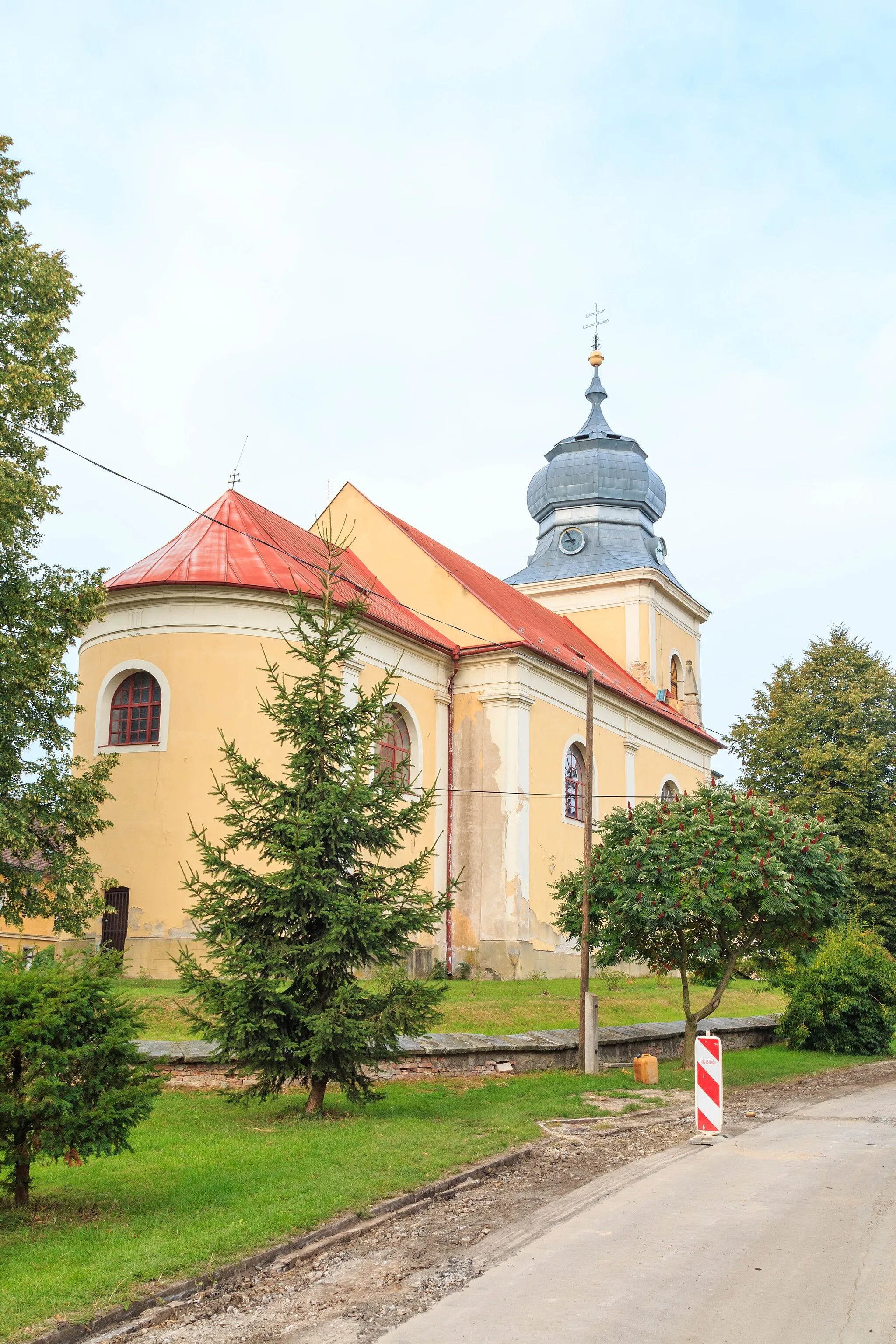 Photo showing: Běrunice kostel

This file was created as a part of the photographic program of Wikimedia Czech Republic. Project: Foto českých obcí The program supports Wikimedia Commons photographers in the Czech Republic.