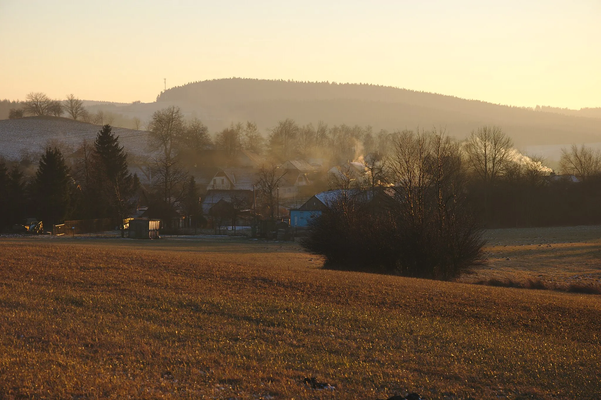 Photo showing: Pohled na obec od severu, Rozsíčka, okres Blansko