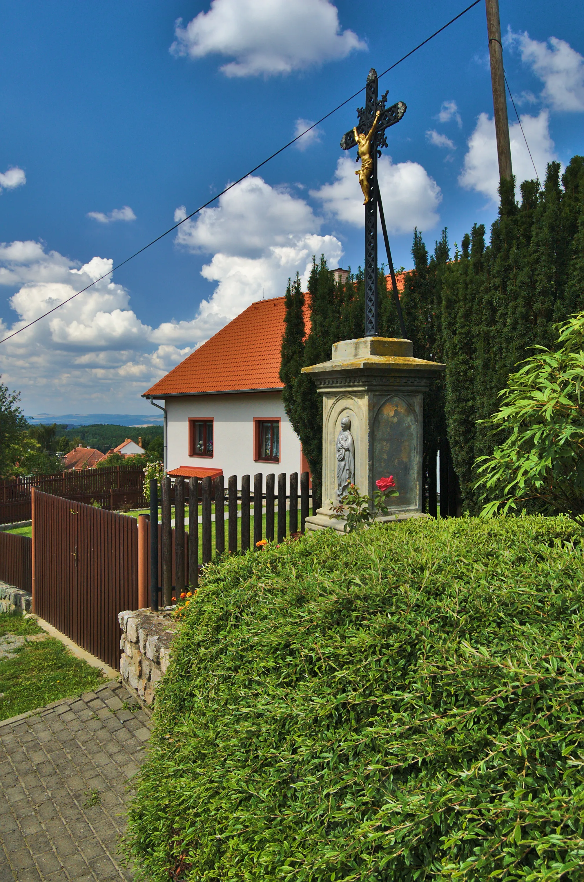 Photo showing: Kříž v horní části obce, Vratíkov, Boskovice, okres Blansko