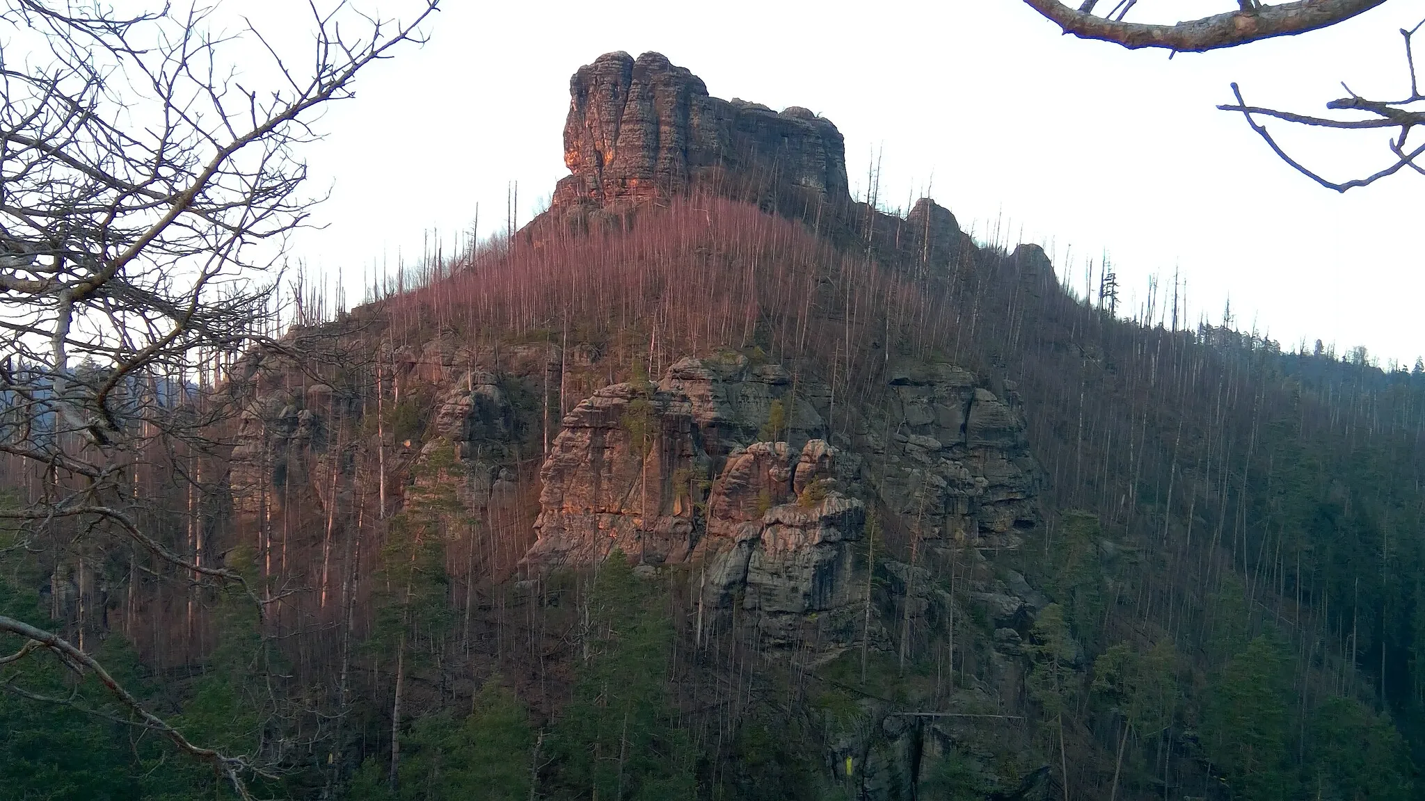 Photo showing: Felsenburg Falkenstein, Blick auf Rabenstein.