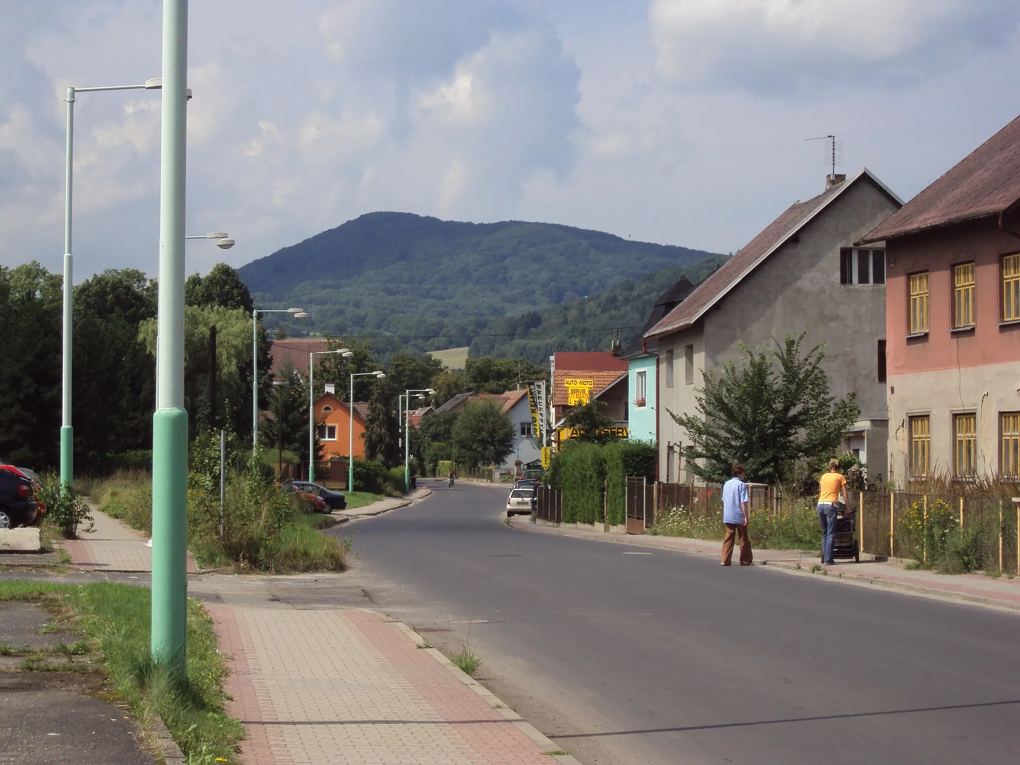 Photo showing: Vrch Kozel 597 m.n.m v CHKO České Středohoří, focen z Dubice v České Lípě