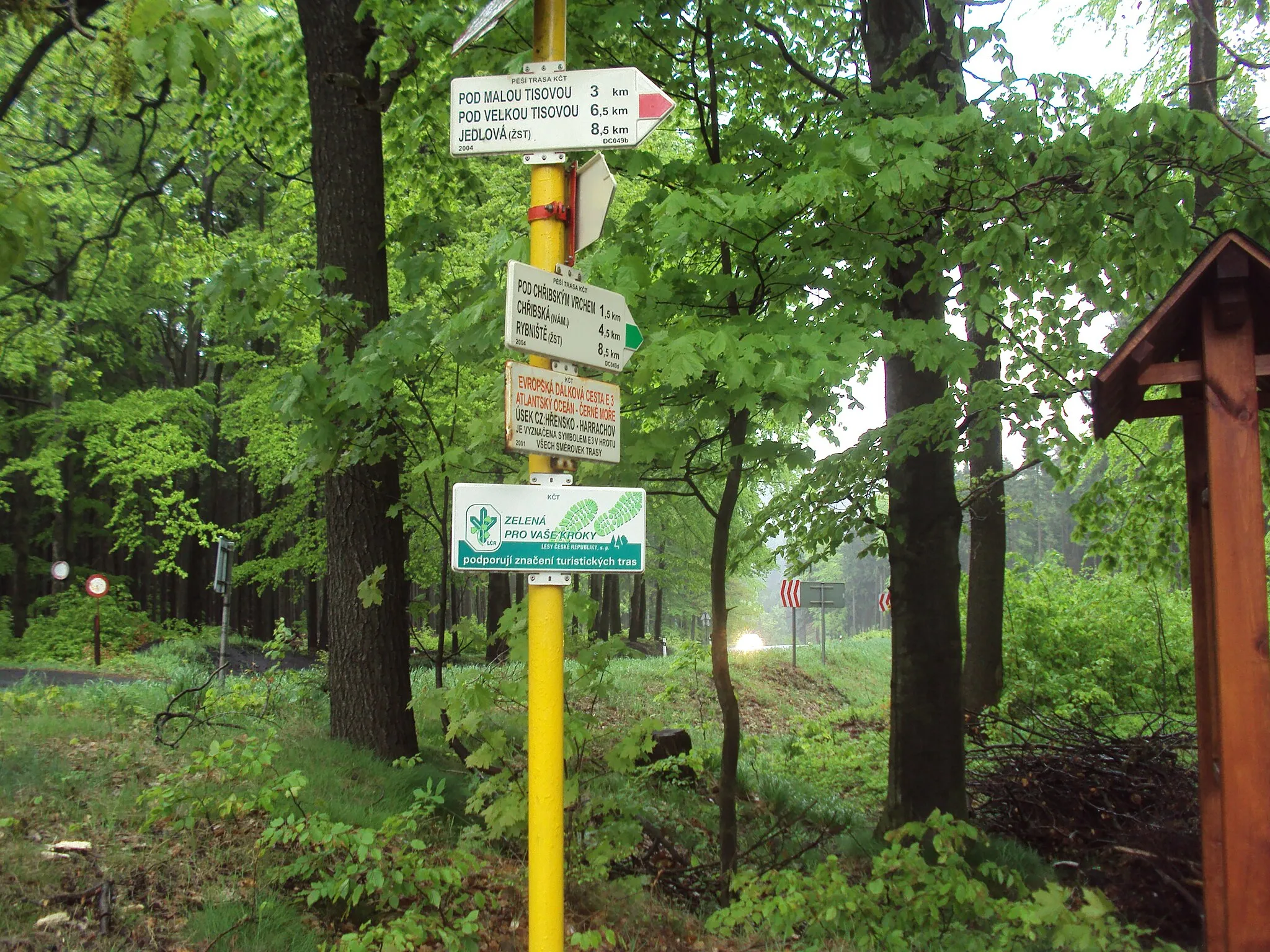 Photo showing: Turistický rozcestník Křížový Buk severně od Kamenického Šenova