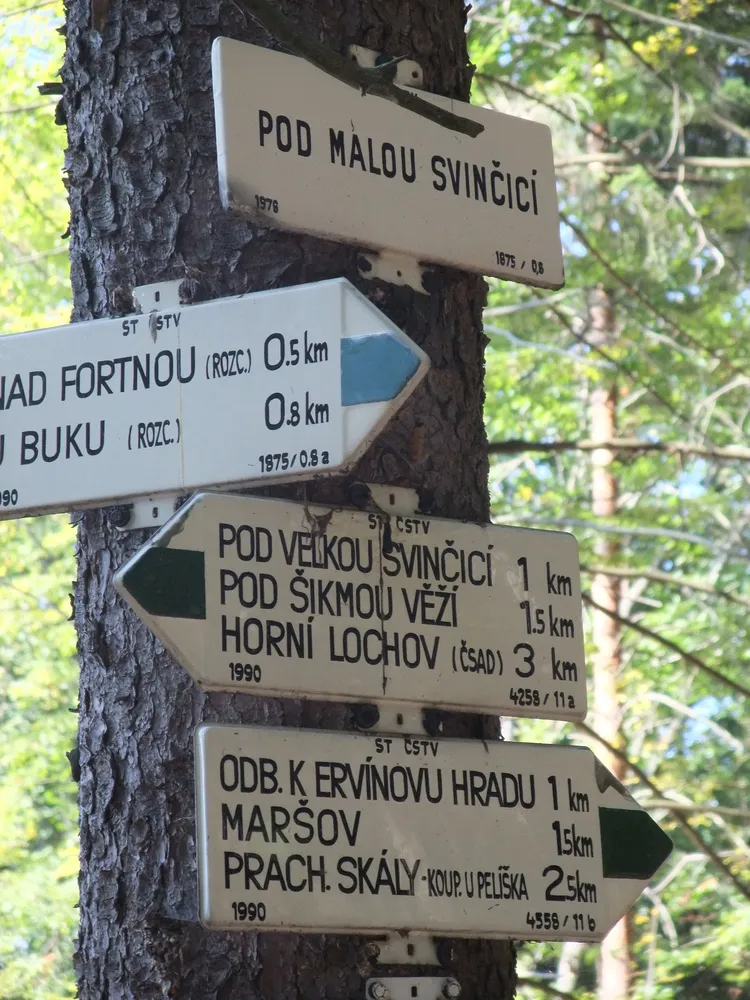 Photo showing: Hiking and footpath fingerposts in the Czech Republic