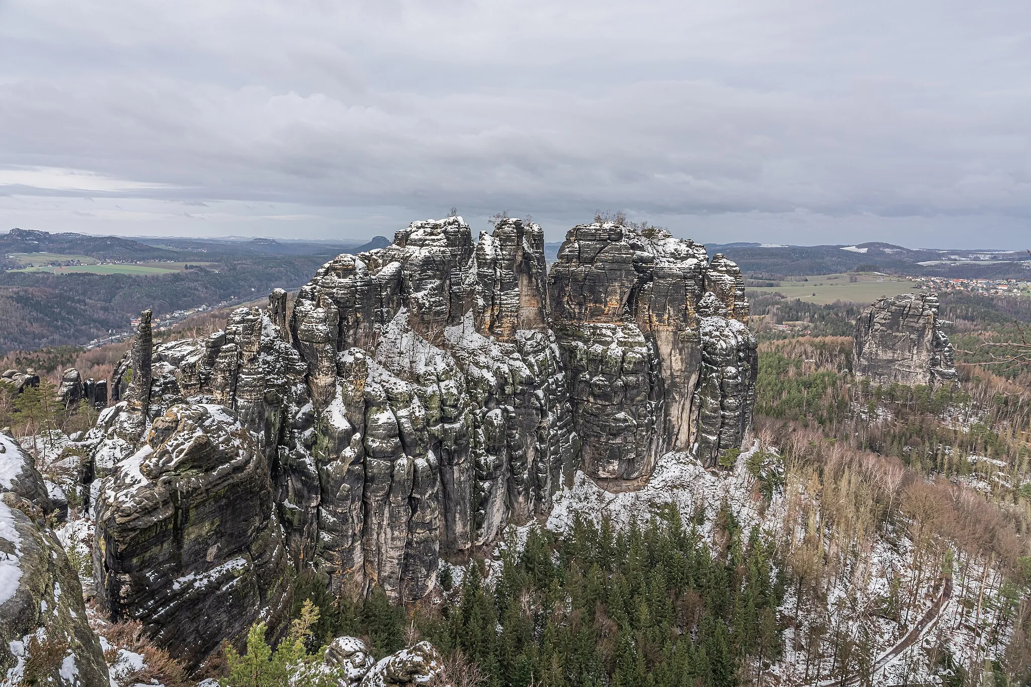 Photo showing: Rock formation landscape of Schrammsteine and Affensteine in Bad Schandau, Saxony, Germany