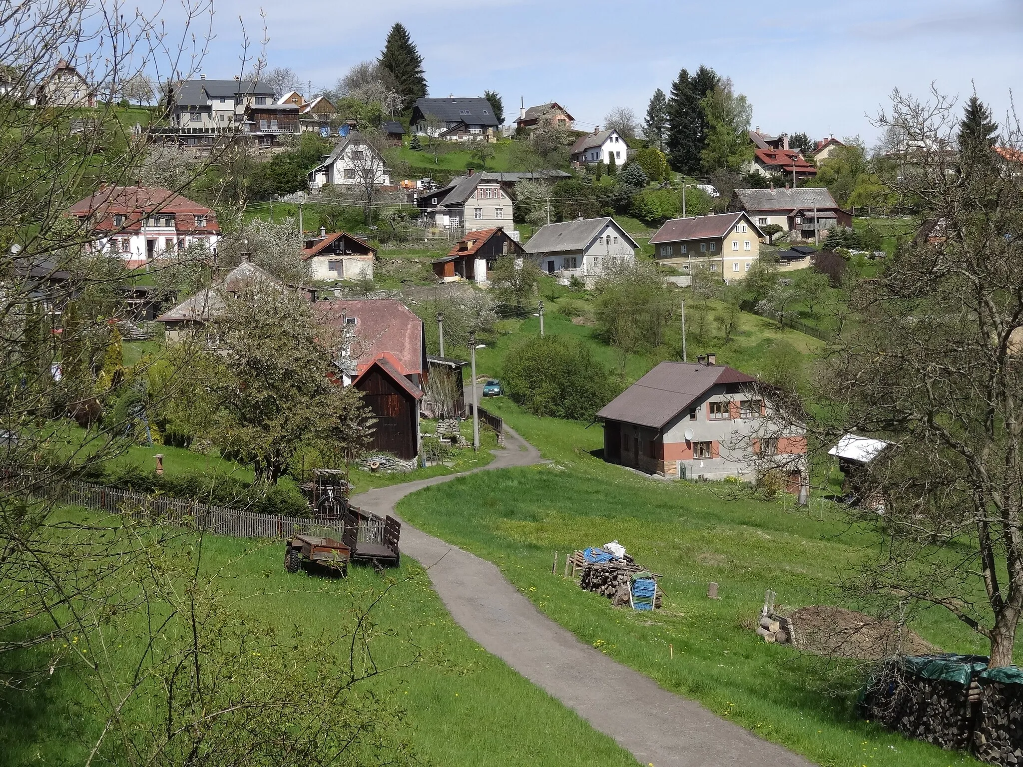 Photo showing: Vlastiboř (na Železnobrodsku) - celkový pohled z cesty jižně od čp. 30