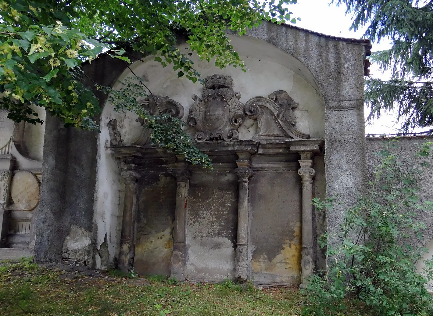 Photo showing: Mirsk - Cmentarz przykościelny z lapidarium (XIV-XIX w.)