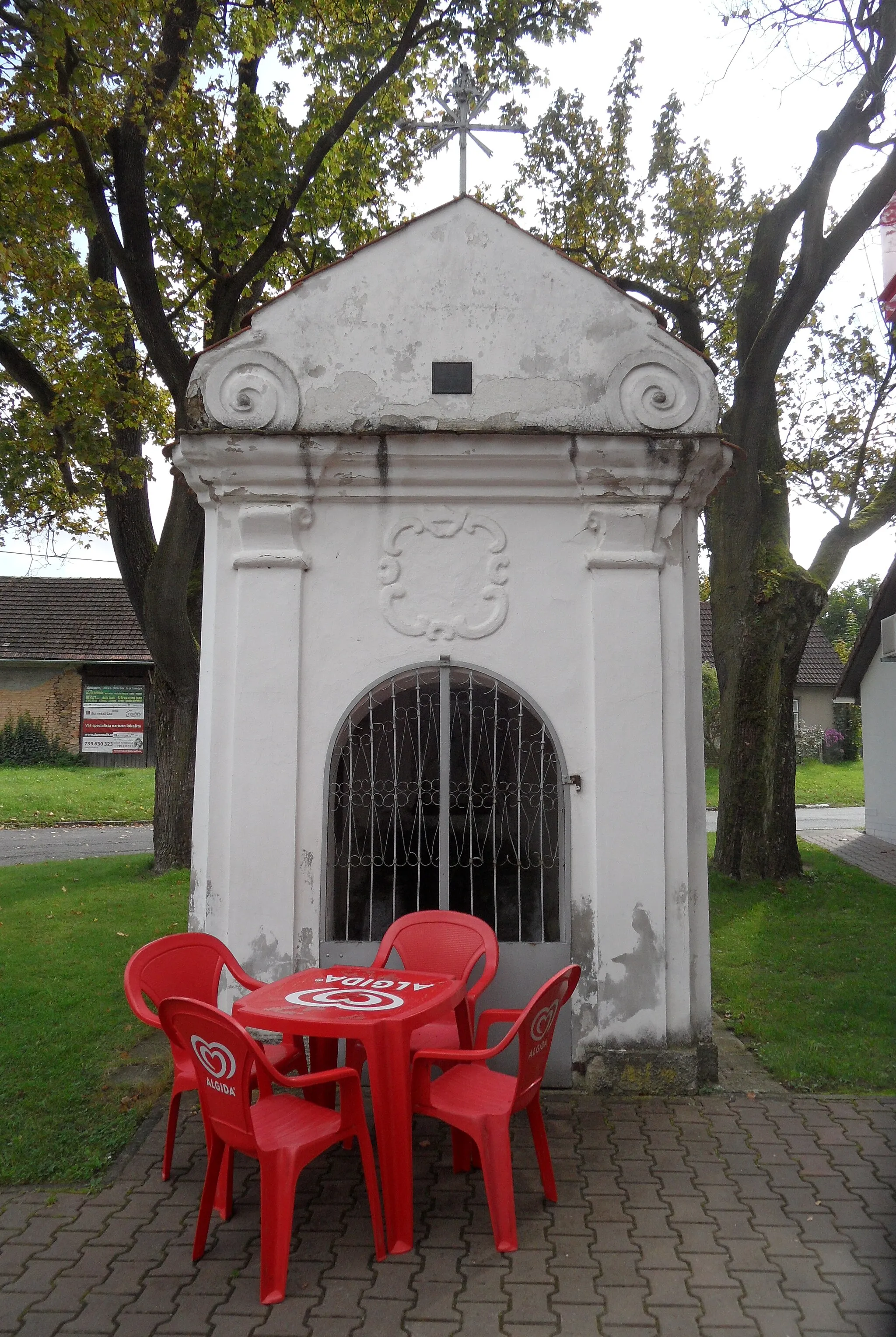 Photo showing: Zruč nad Sázavou A. Malostranské Square: Chapel of Saint Joseph, Kutná Hora District, the Czech Republic.